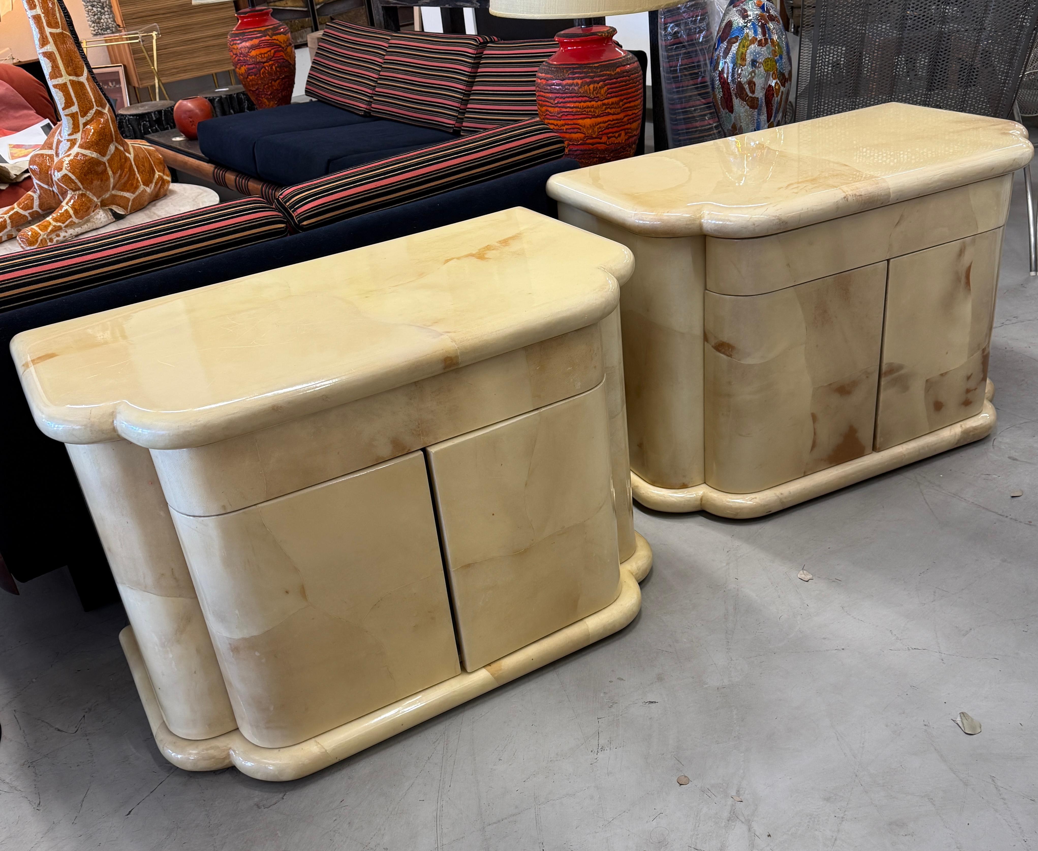 Enrique Garcel pour Jimeco Tables de nuit laquées en peau de chèvre en vente 8