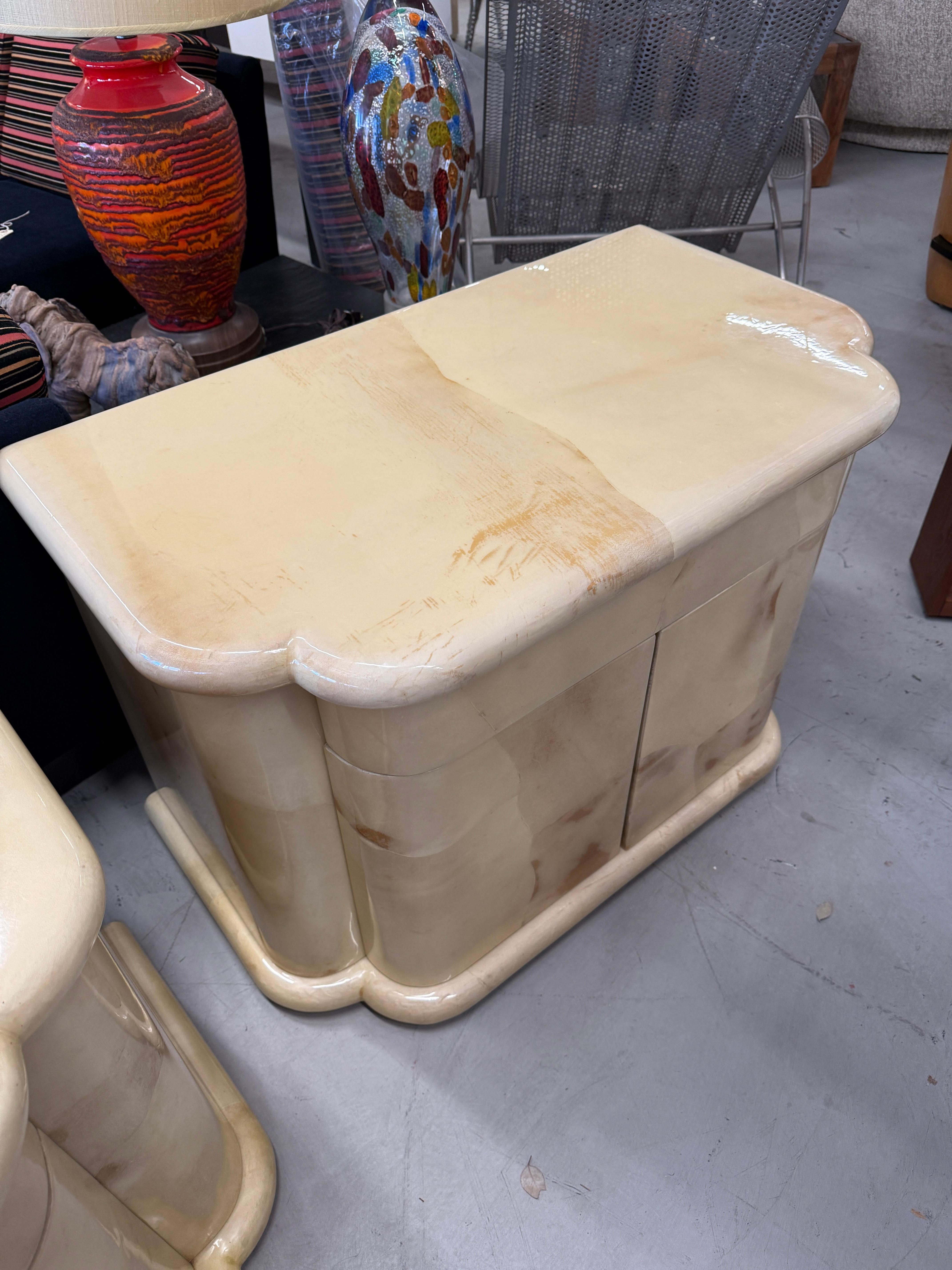 Enrique Garcel pour Jimeco Tables de nuit laquées en peau de chèvre en vente 10