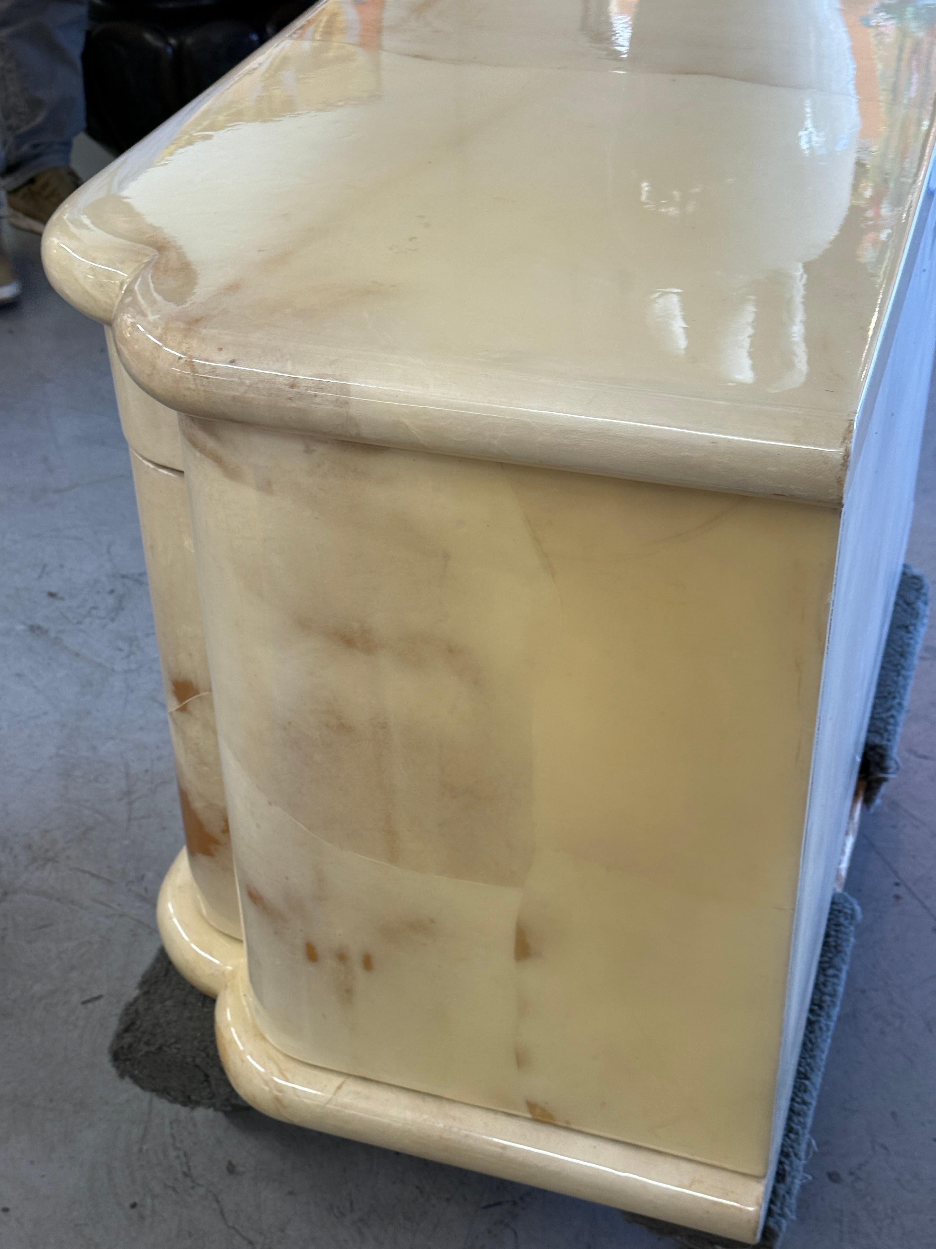 Enrique Garcel pour Jimeco Tables de nuit laquées en peau de chèvre Bon état - En vente à Palm Springs, CA