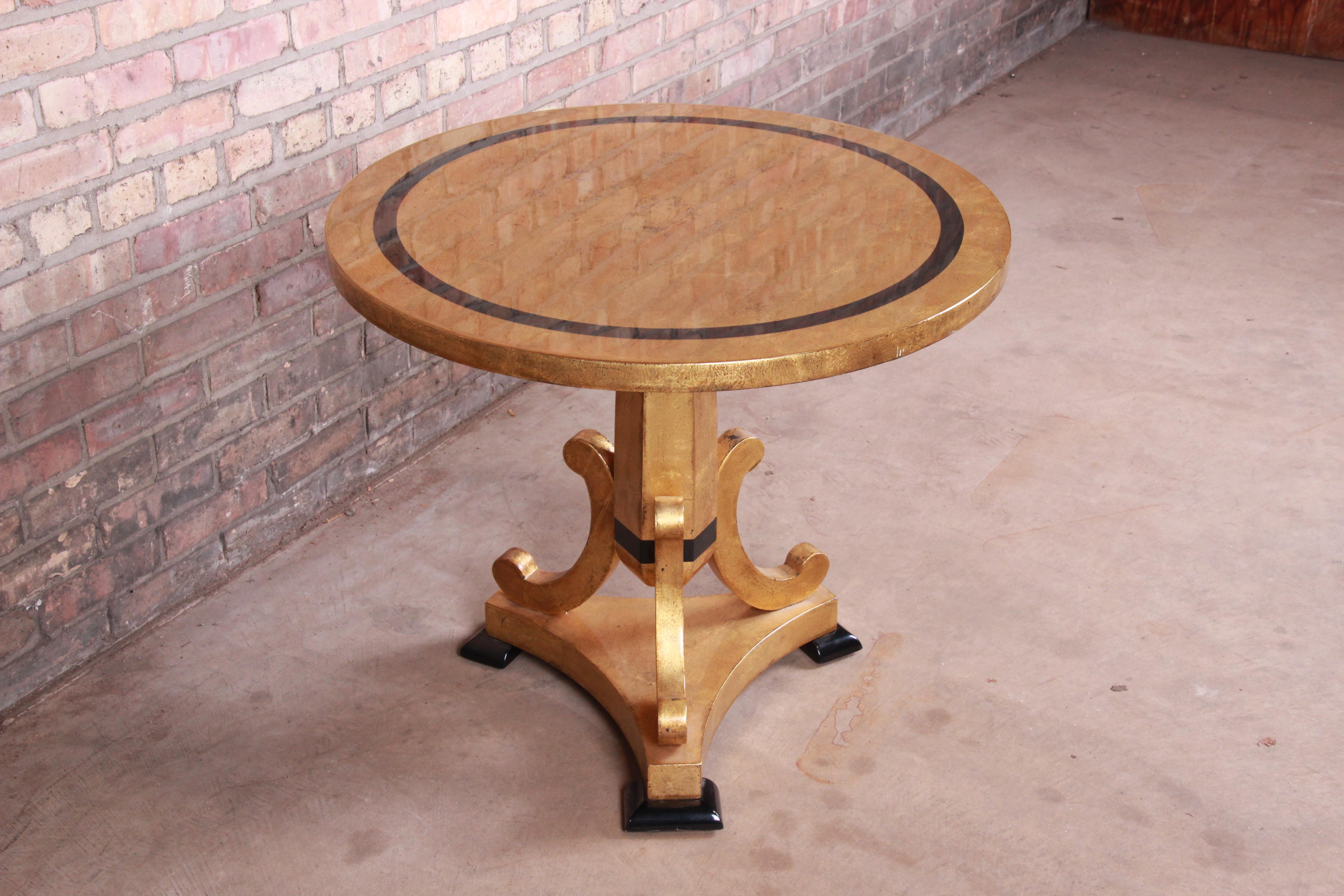An exceptional Hollywood Regency gold gilt and ebonized pedestal occasional side table or center table

By Enrique Garcel for Jimeco Ltda.

Colombia, 20th century

Measures: 30