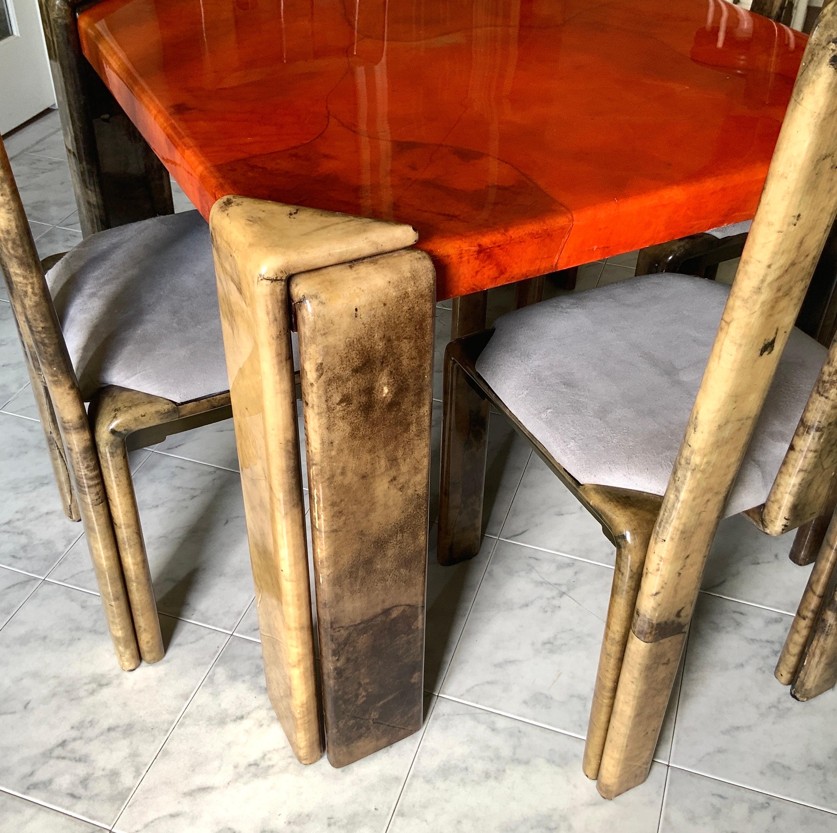 Table de salle à manger en peau de chèvre laquée Enrique Garcel  et 4 chaises en vente 2