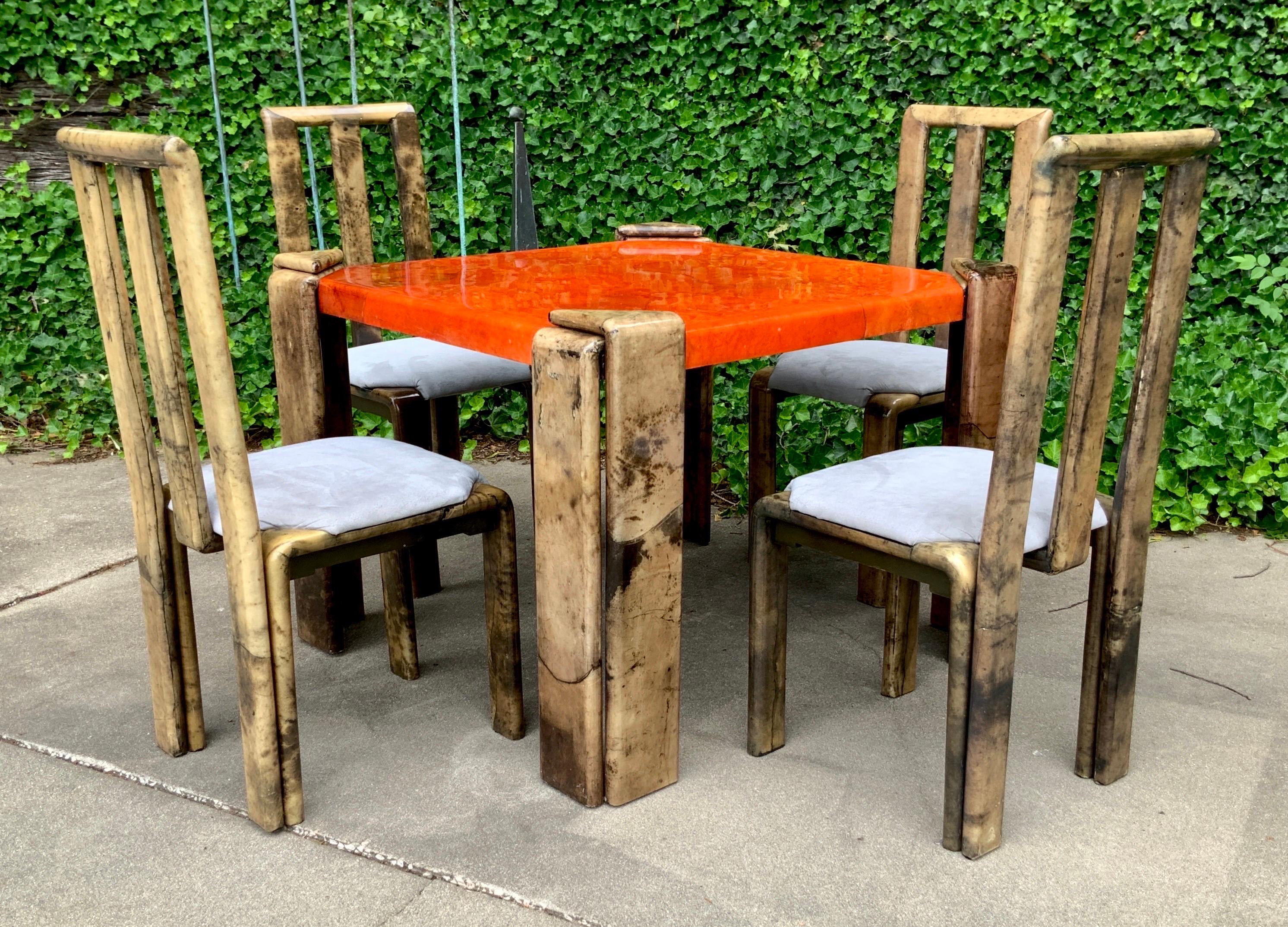 Mid-Century Modern Table de salle à manger en peau de chèvre laquée Enrique Garcel  et 4 chaises en vente