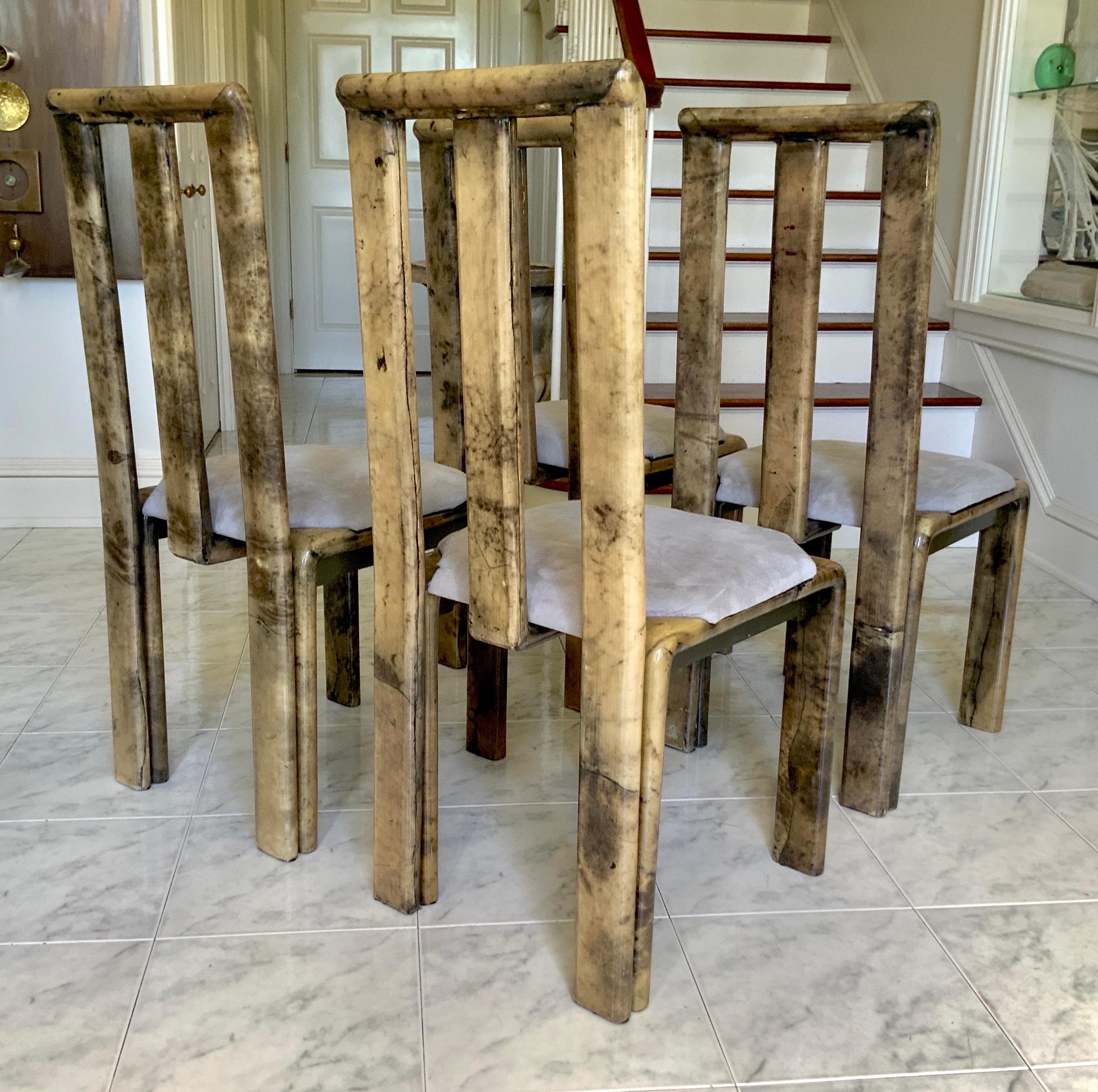 Cuir de chèvre Table de salle à manger en peau de chèvre laquée Enrique Garcel  et 4 chaises en vente
