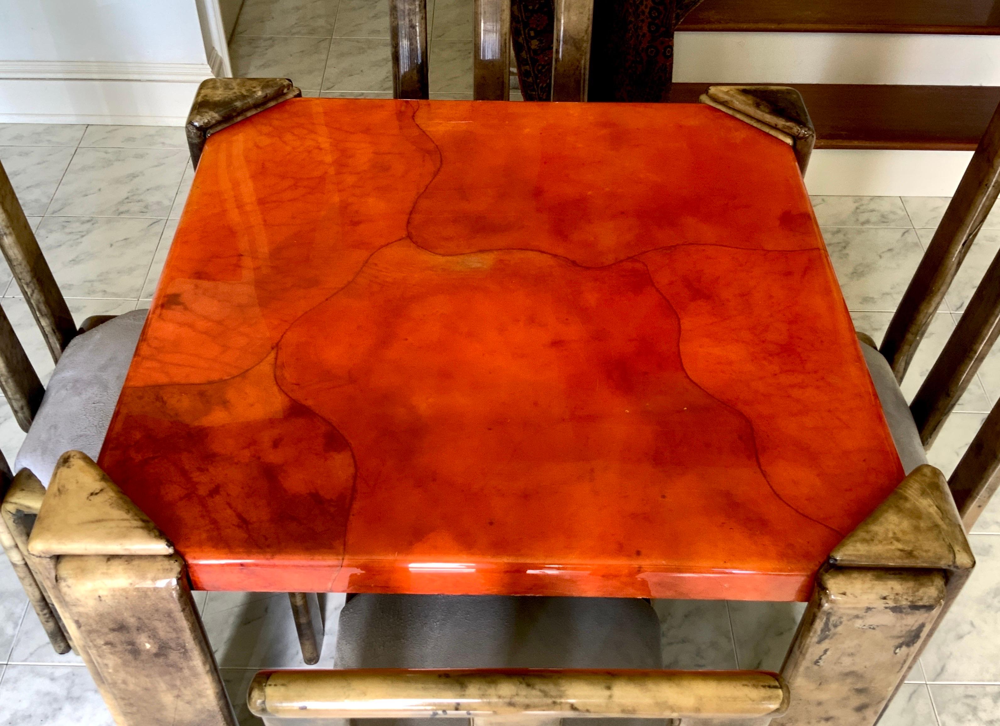Table de salle à manger en peau de chèvre laquée Enrique Garcel  et 4 chaises en vente 1