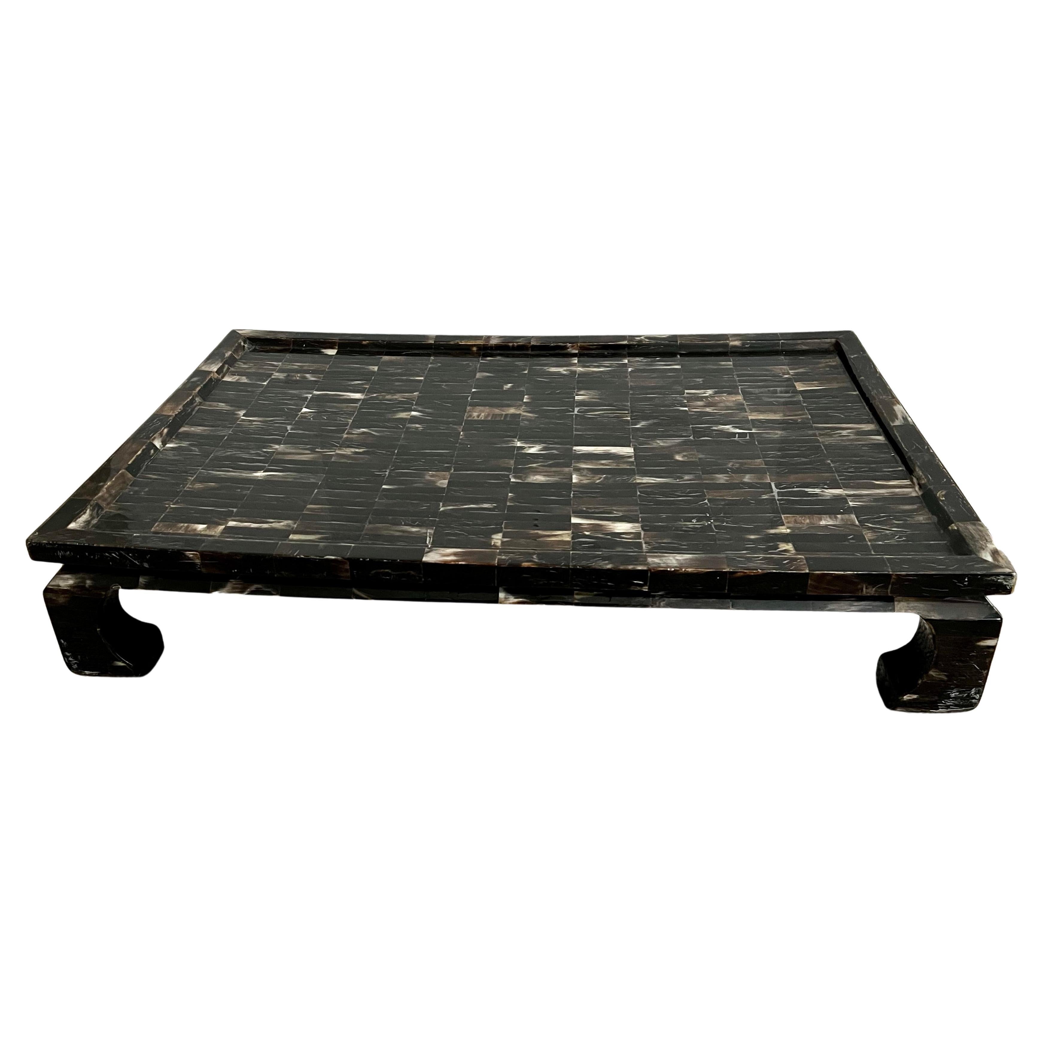 Bandeja baja con pedestal o barra de hueso teselado estilo pagoda Enrique Garcel en venta