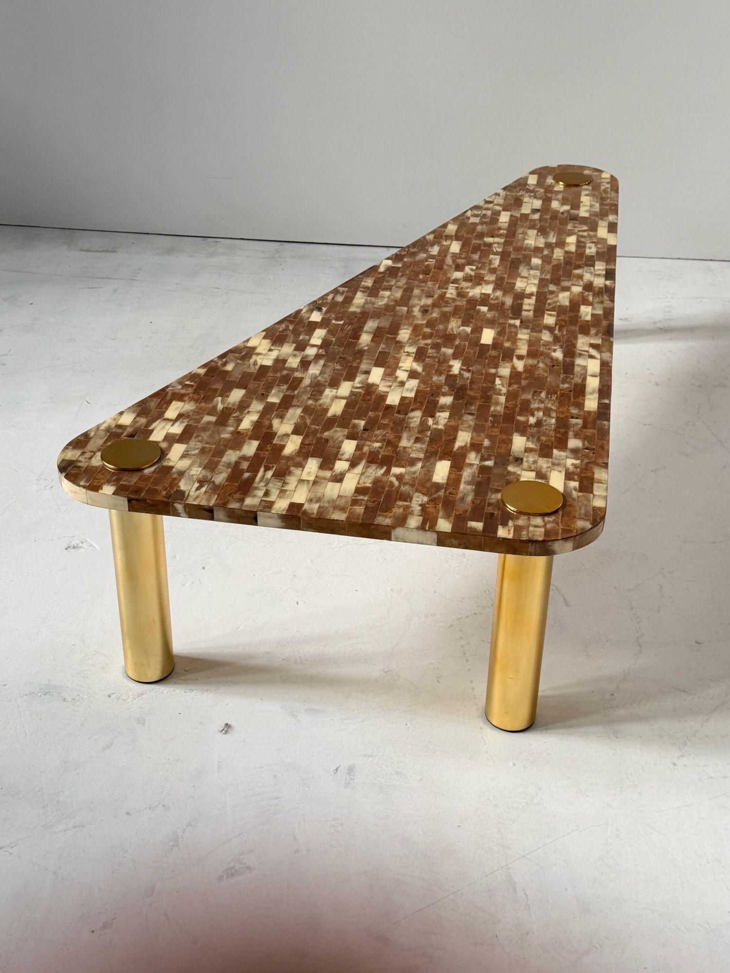 Table basse en corne et laiton tessellés d'Enrique Garcell, Colombie 1970.
Mesure 15