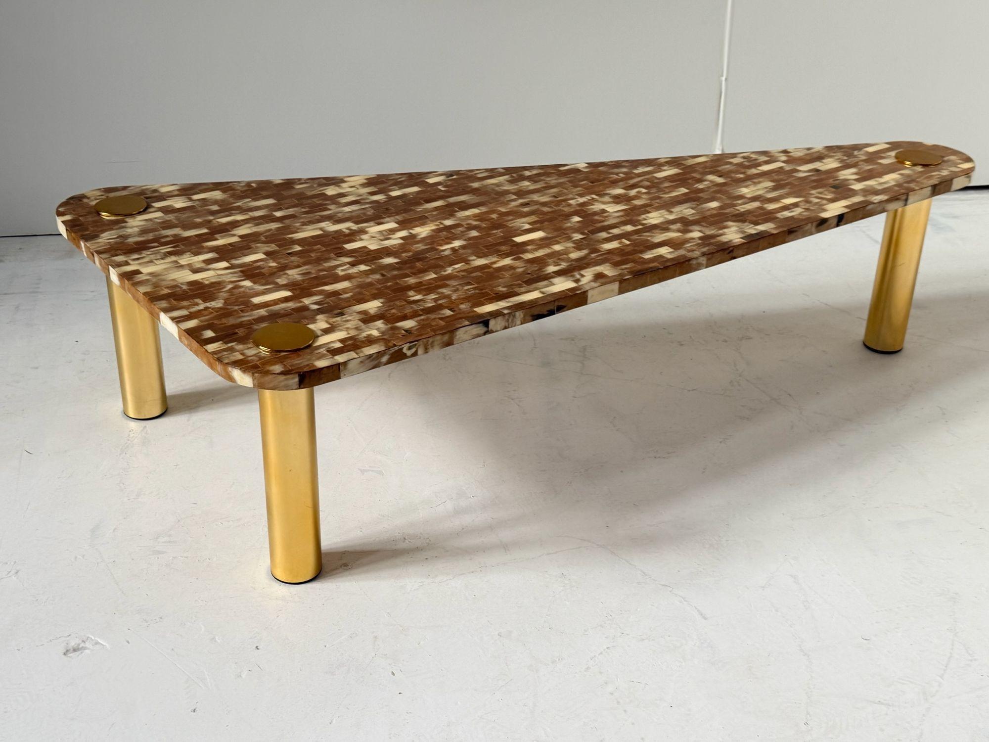 Table basse en corne et laiton tessellés d'Enrique Garcel, 1970 Bon état - En vente à Chicago, IL