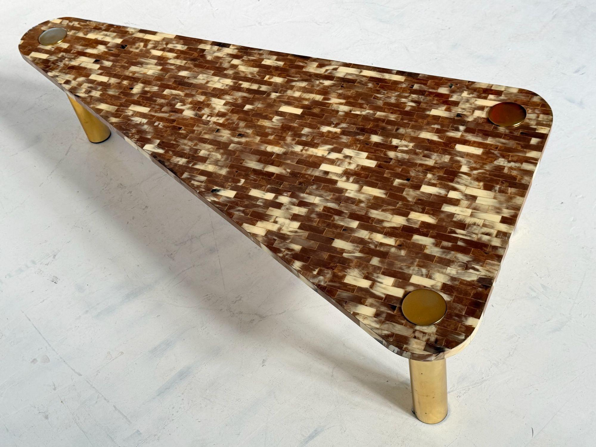 Table basse en corne et laiton tessellés d'Enrique Garcel, 1970 en vente 1