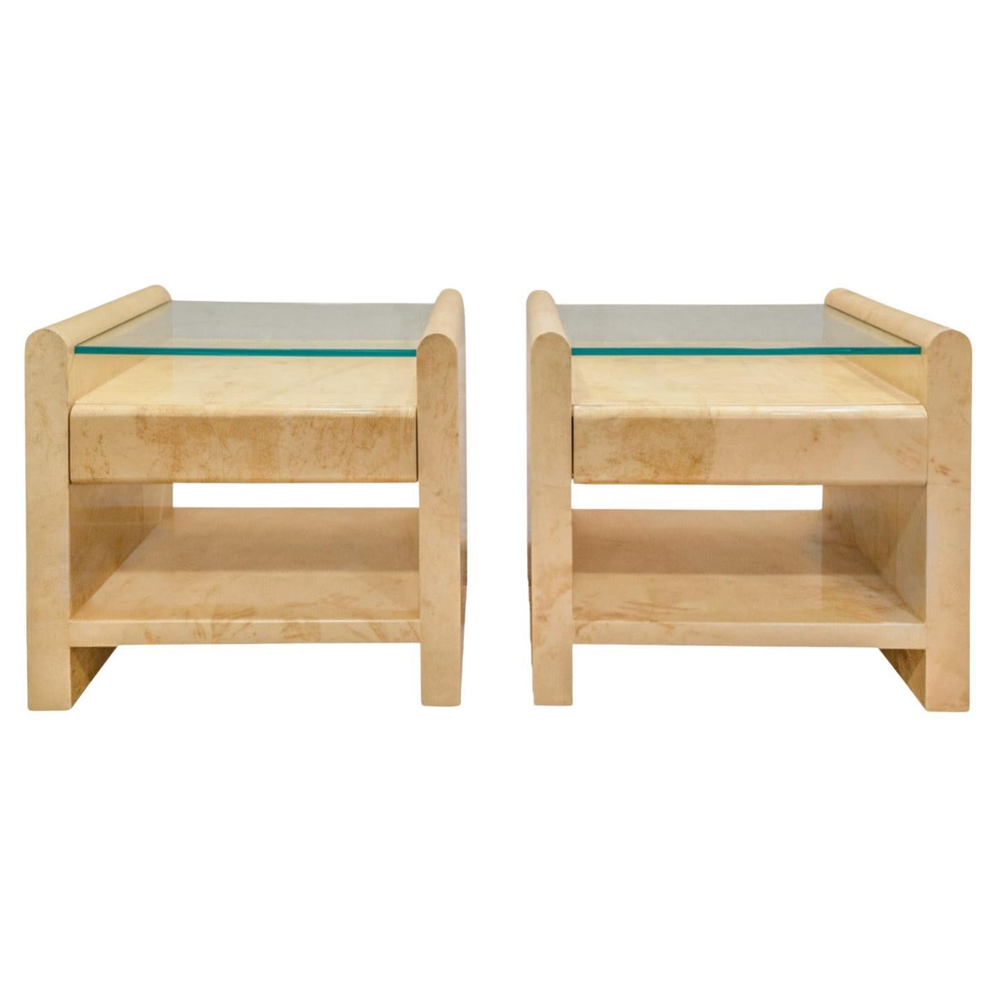 Enrique Garcez Paire de tables de chevet en peau de chèvre laquée 1980