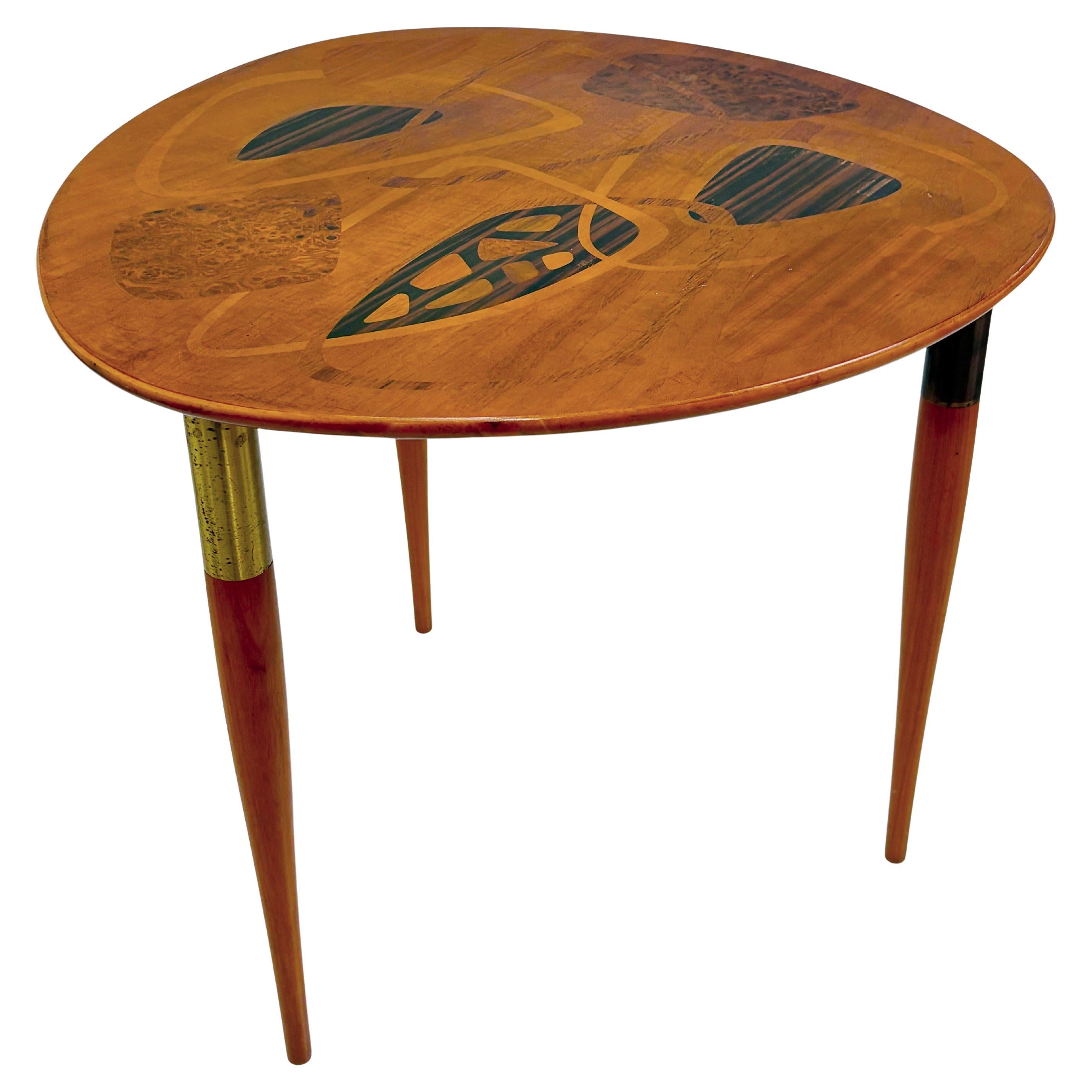 Enro Fabry - Table d'appoint, 1953 Incrustation de bois de noyer moderniste avec détails en laiton