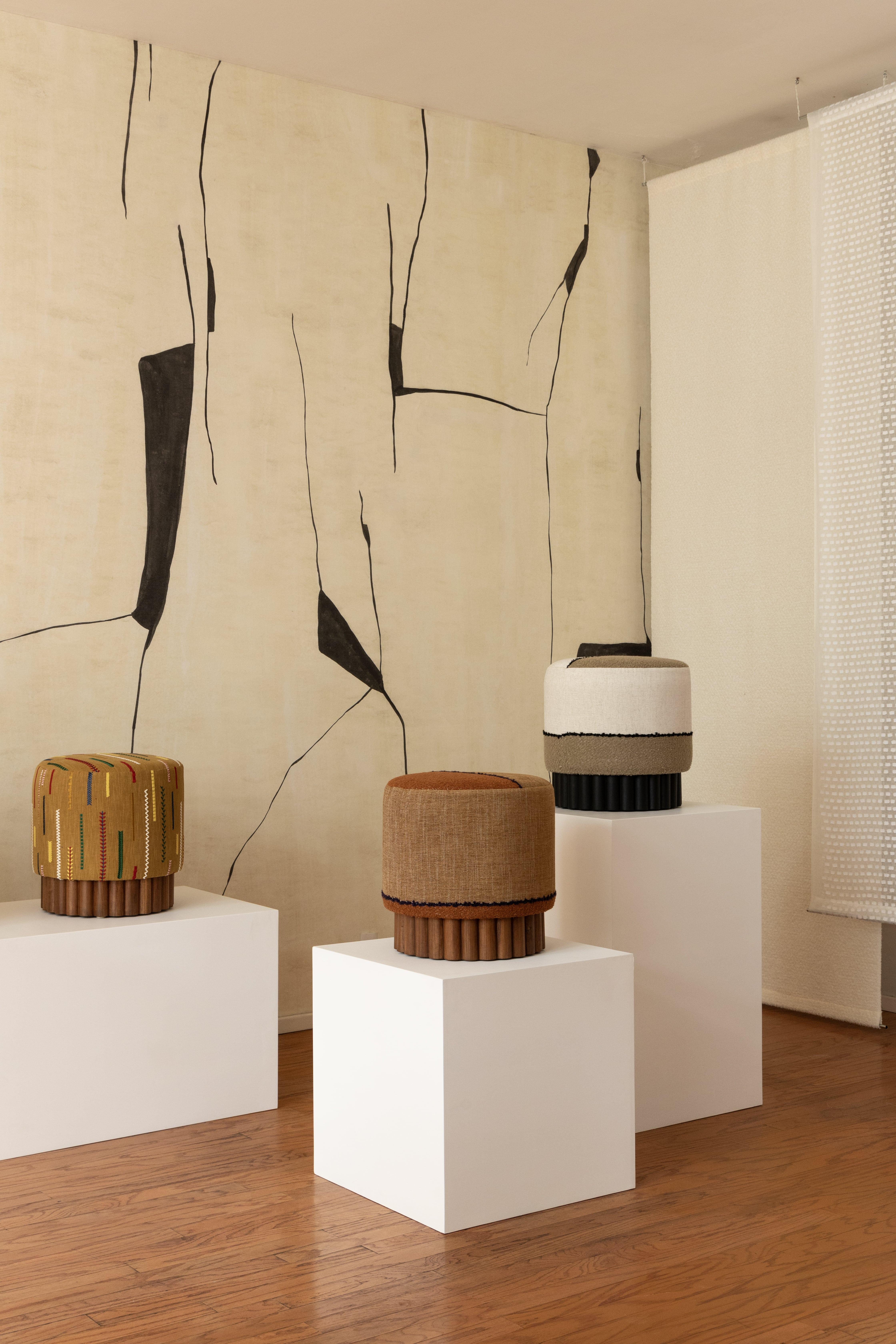 Minimalismo Pouf Ensamble in Careyes 22 verticale in vendita