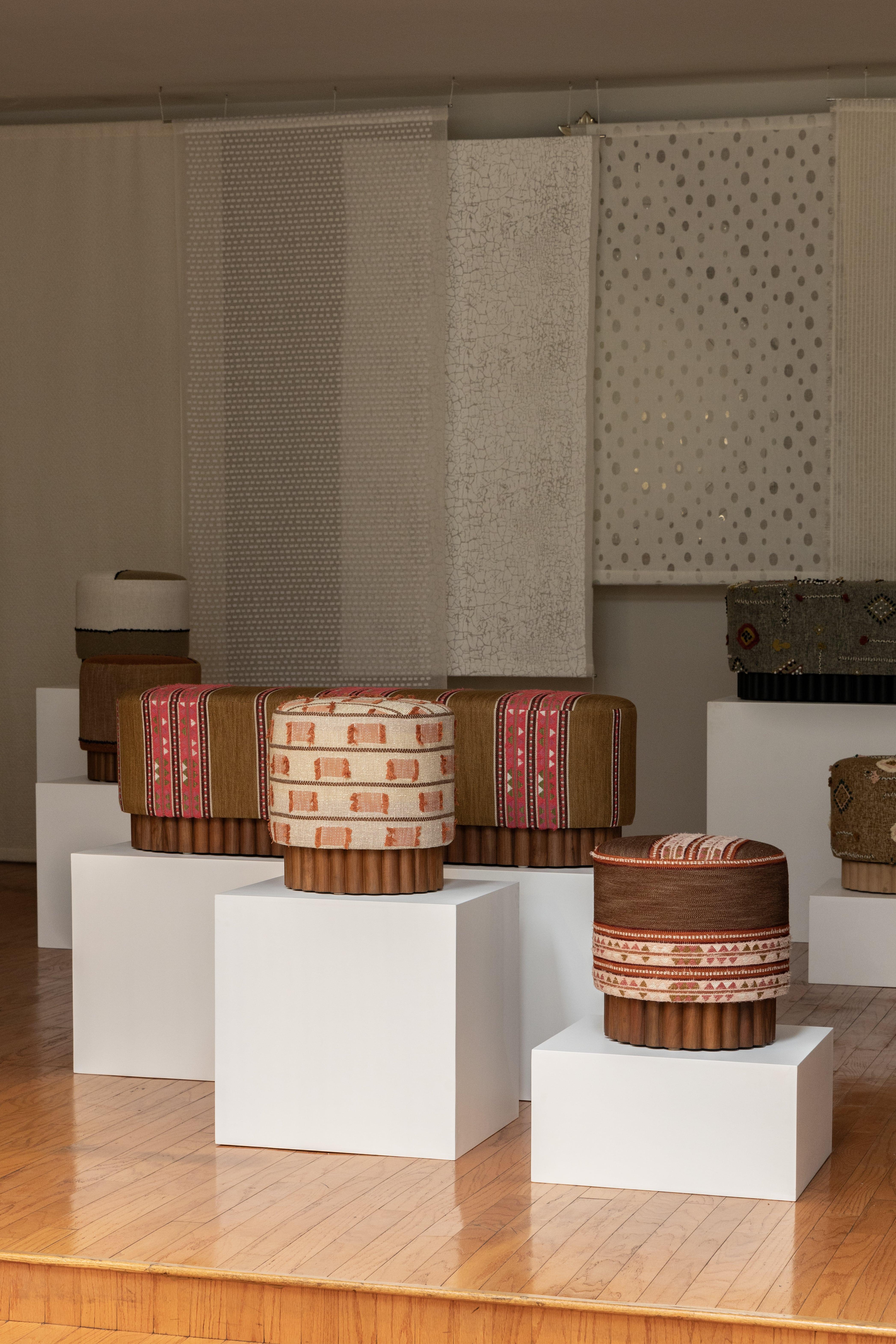 Ensamble-Pouf in Escondido Laredo 35 (Minimalistisch) im Angebot