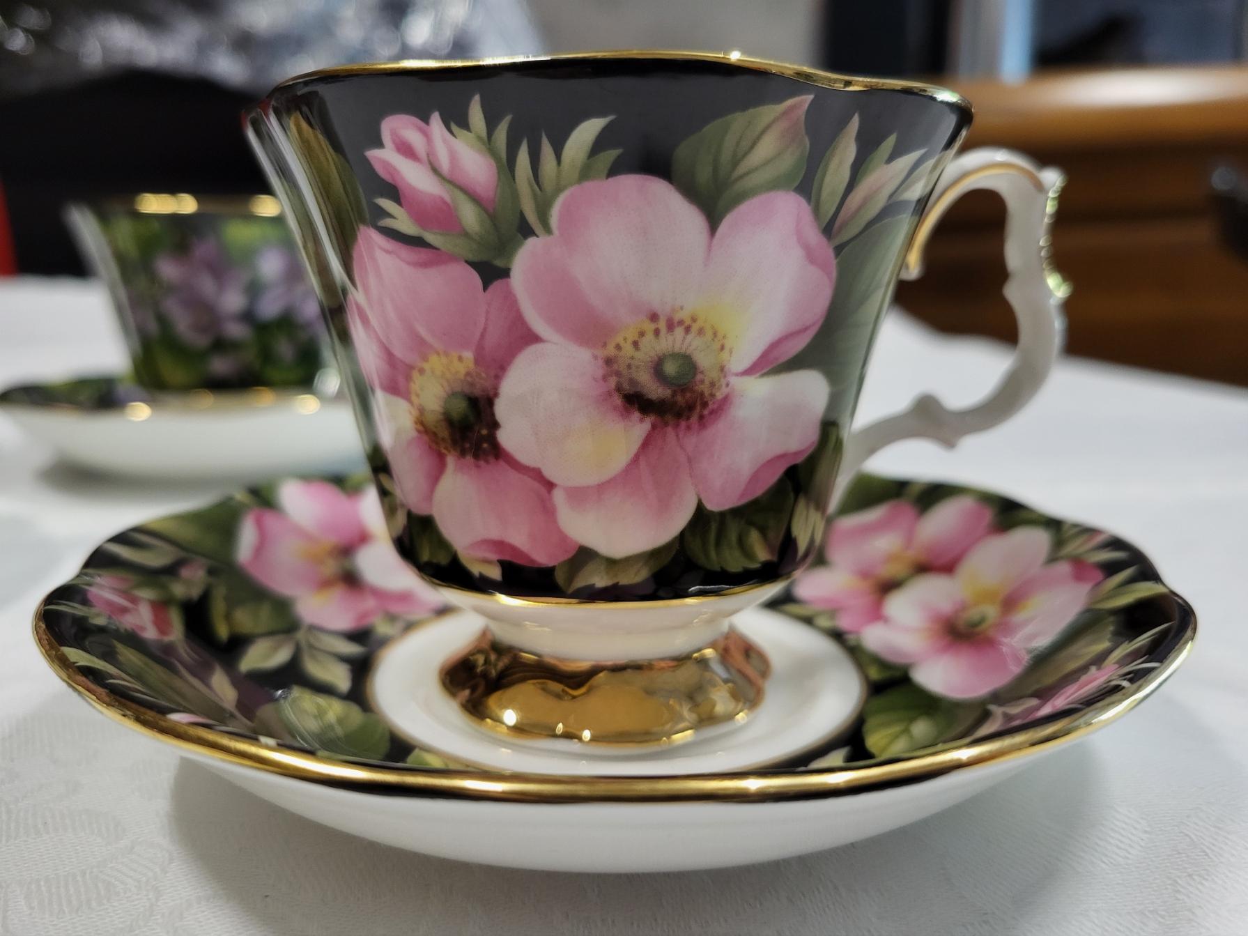 Fine XX secolo Ensemble à thé Royal Albert Provincial Flowers porcelaine England 1975 (8pièces) in vendita
