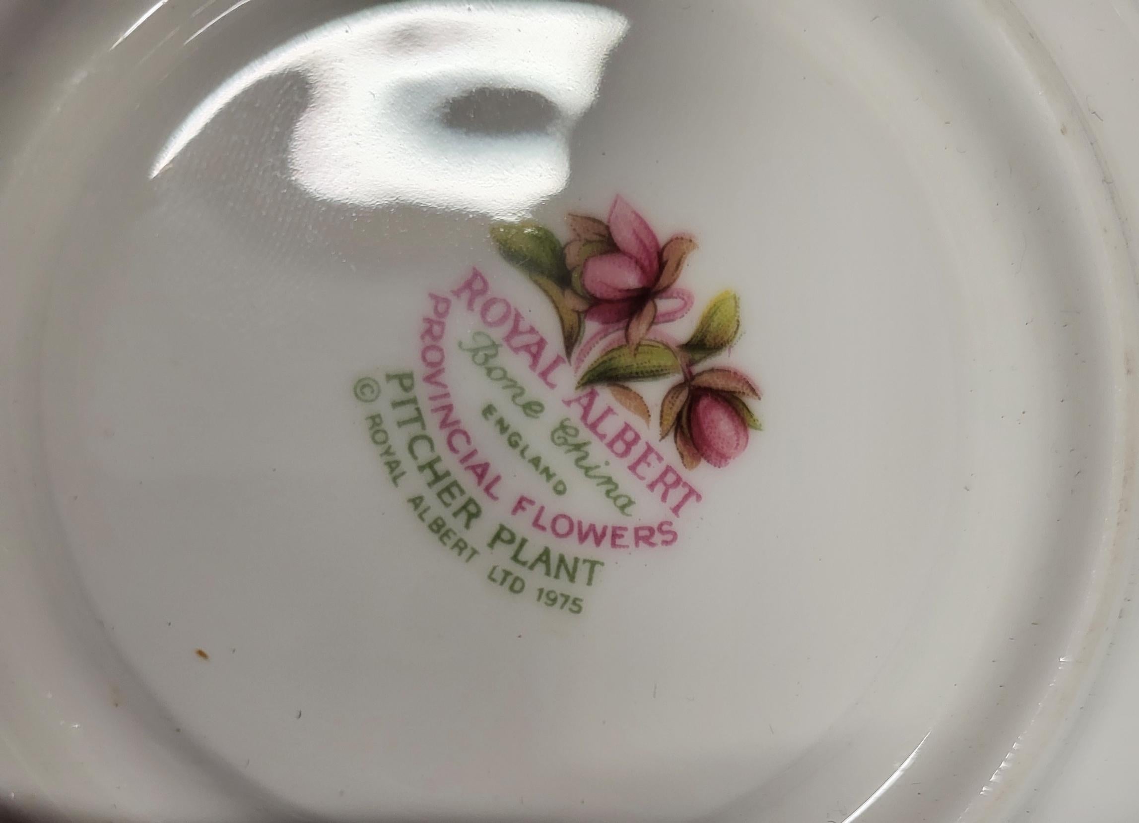 Ensemble à thé Royal Albert Provincial Flowers porcelaine England 1975 (8pièces) in vendita 1