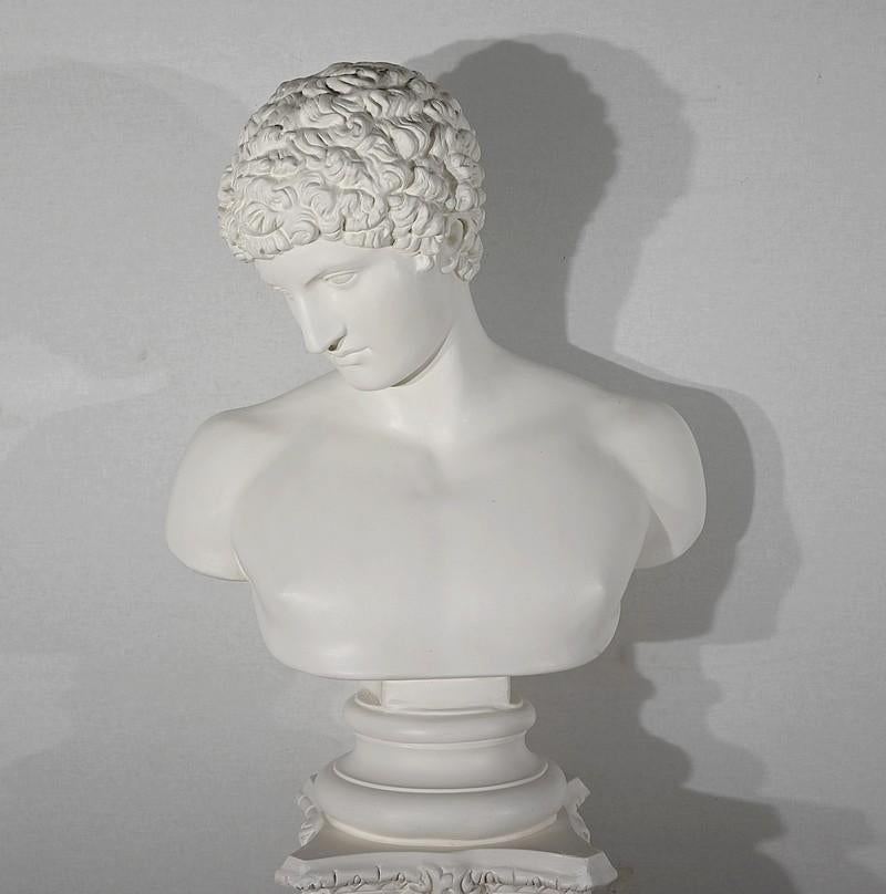 Francese Busto di Antinoo su colonna - Fine XIX secolo in vendita