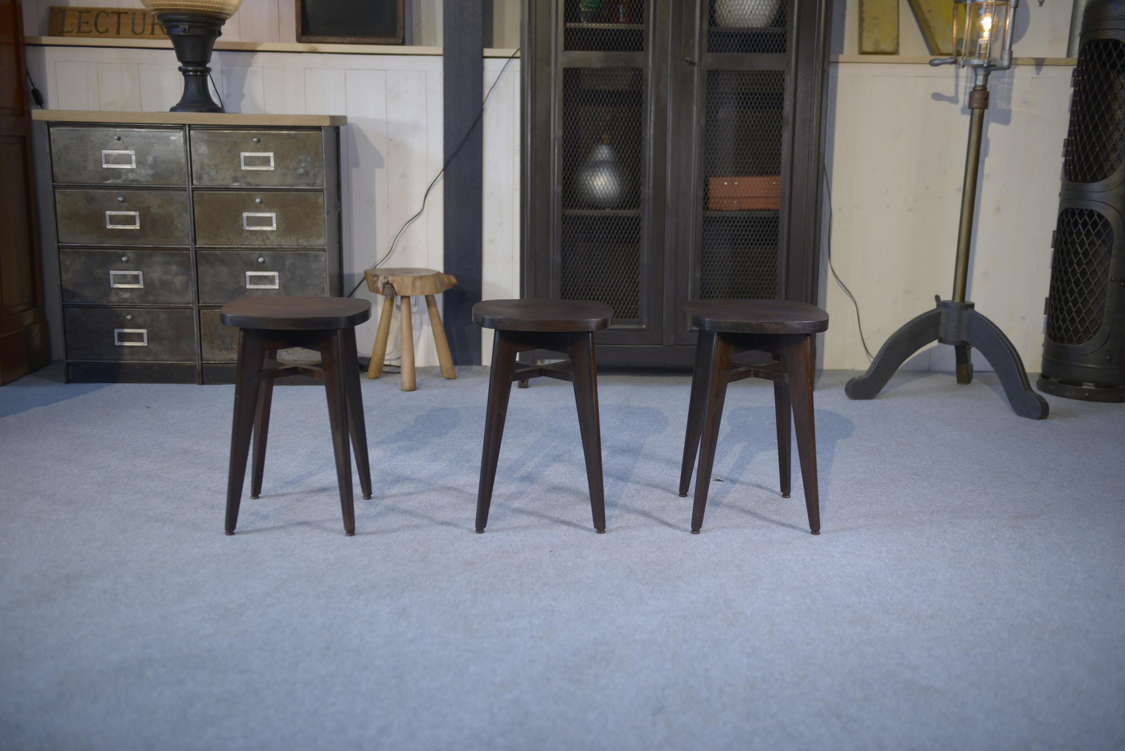 Ensemble de 3 tabourets design hêtre attribué à Louis Gamet 1950's im Angebot 4