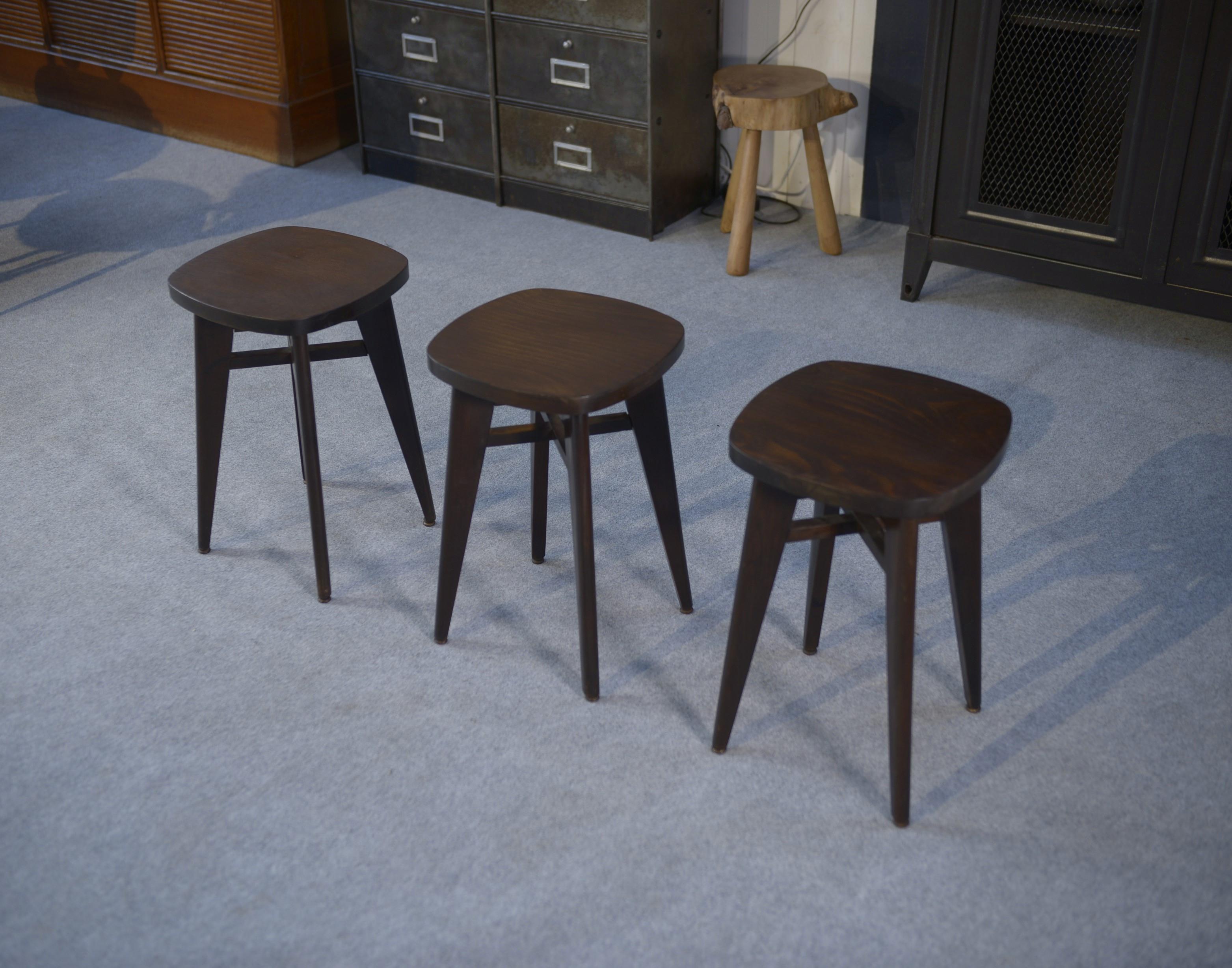 Ensemble de 3 tabourets design hêtre attribué à Louis Gamet 1950's (Moderne der Mitte des Jahrhunderts) im Angebot