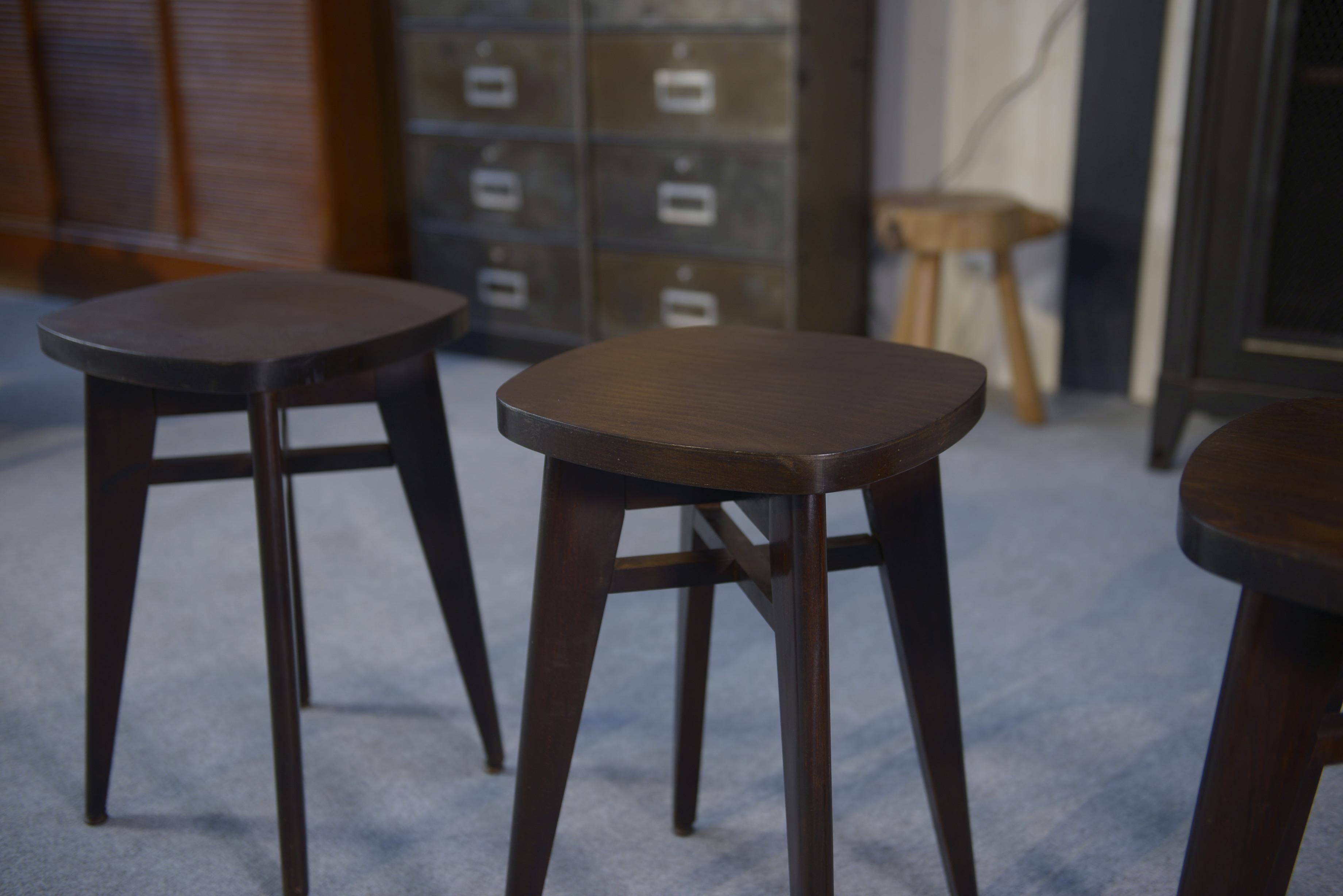 Ensemble de 3 tabourets design hêtre attribué à Louis Gamet 1950's (Französisch) im Angebot