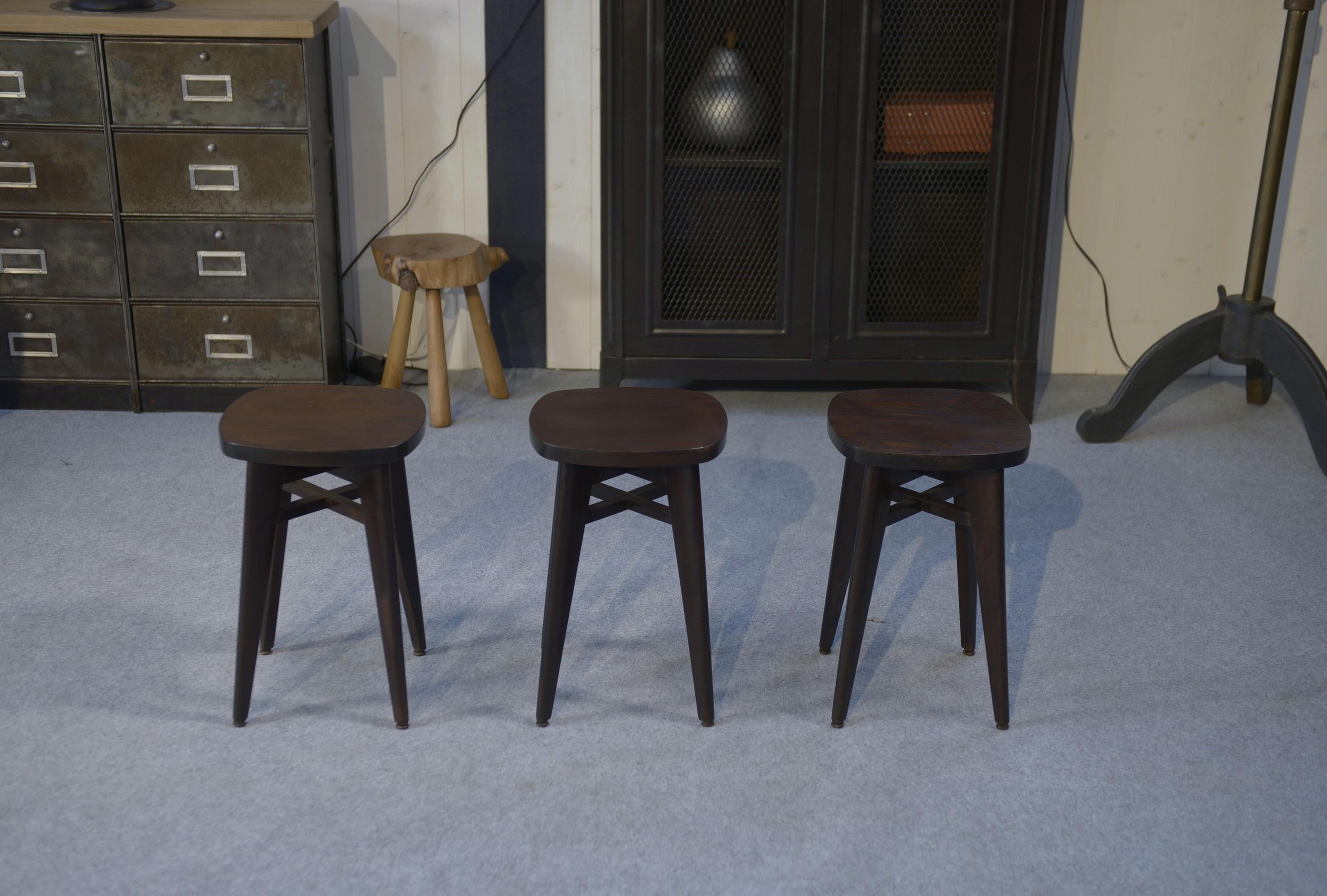 Ensemble de 3 tabourets design hêtre attribué à Louis Gamet 1950's im Angebot 2