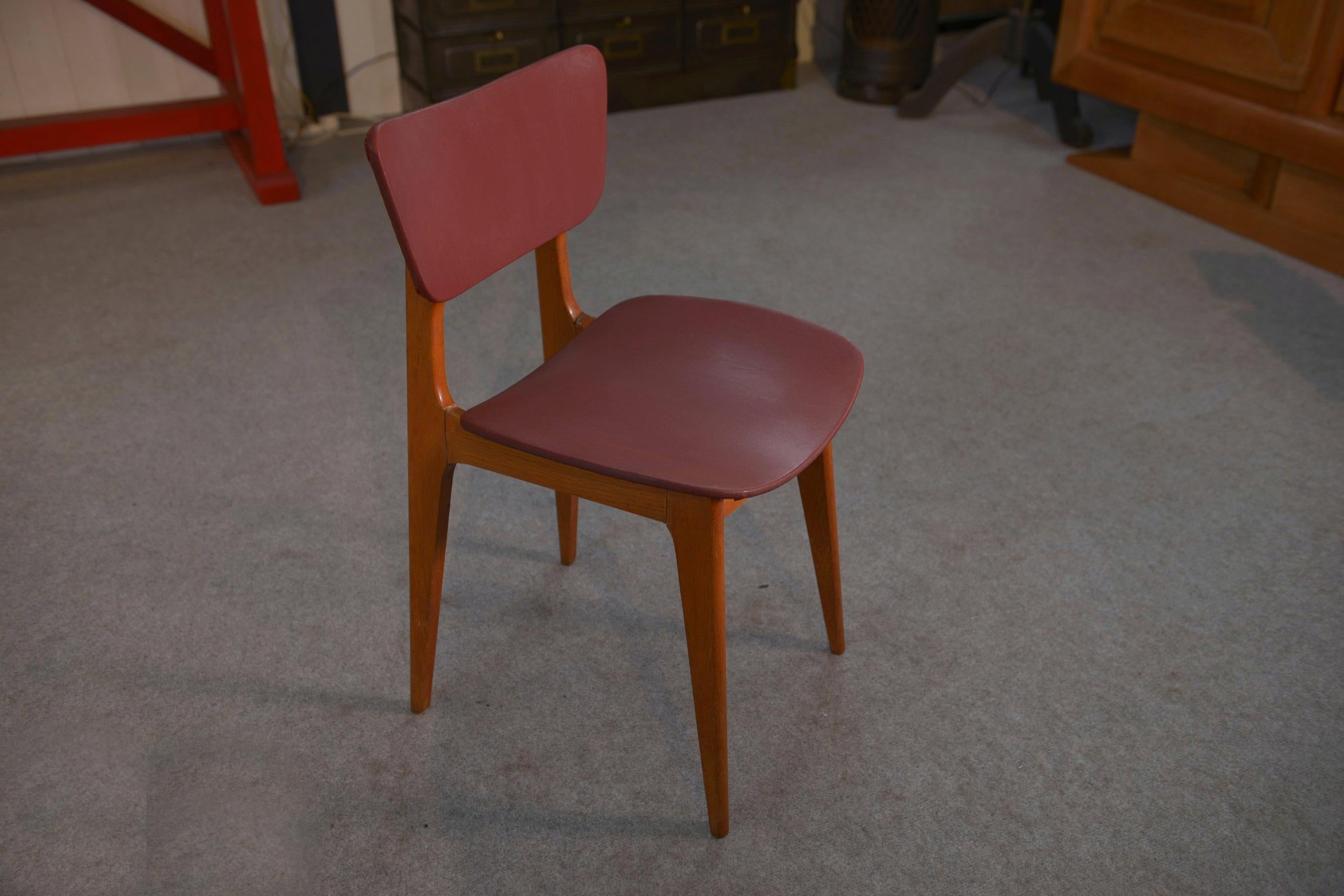 Ensemble de 4 chaises design chêne et skaï bordeaux 1960's In Good Condition For Sale In TOURCOING, FR