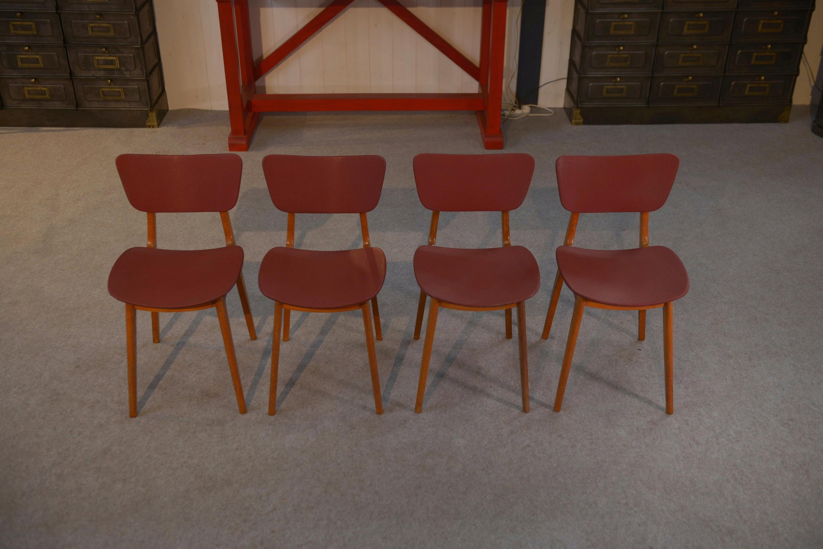 Mid-20th Century Ensemble de 4 chaises design chêne et skaï bordeaux 1960's For Sale