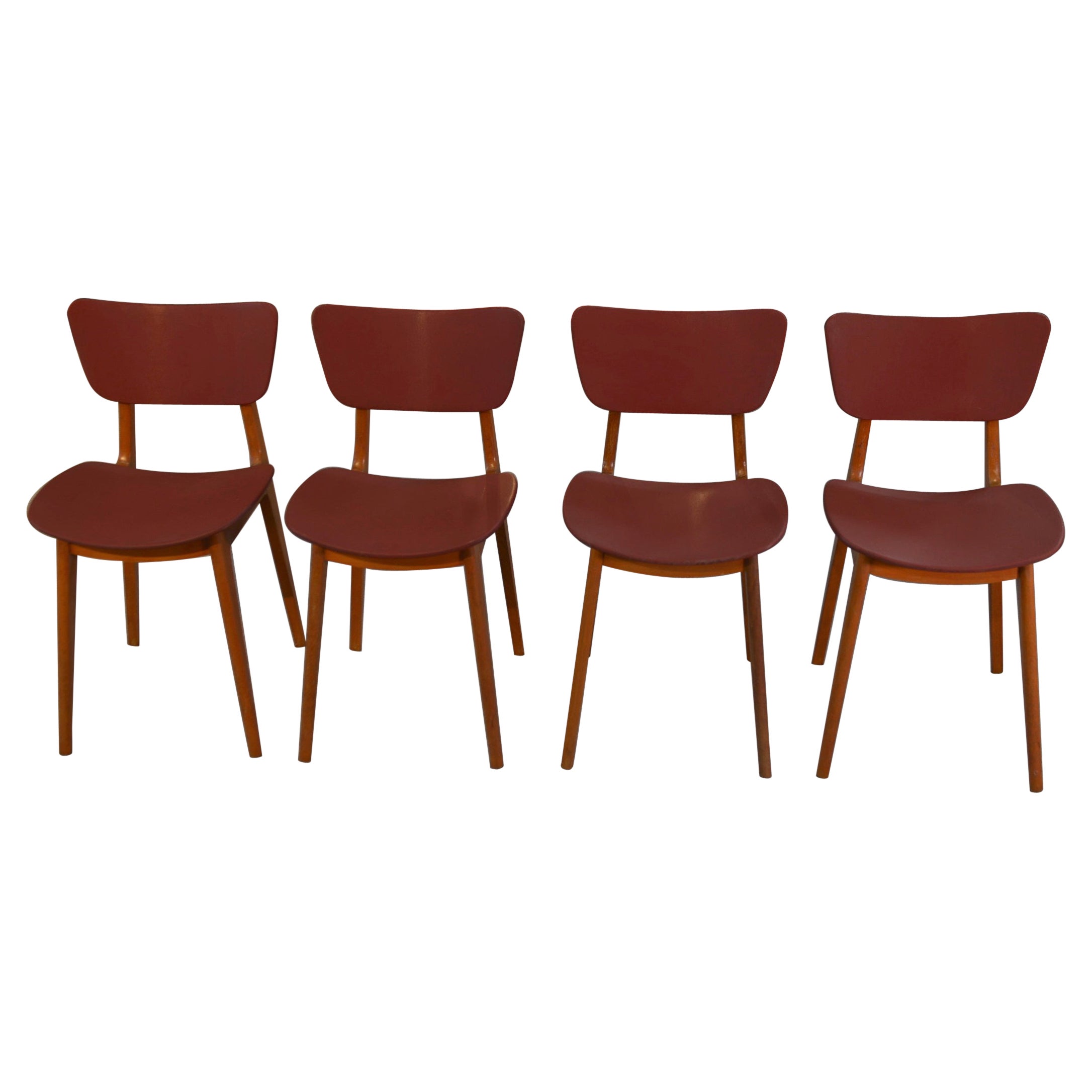 Ensemble de 4 chaises design chêne et skaï bordeaux 1960's For Sale