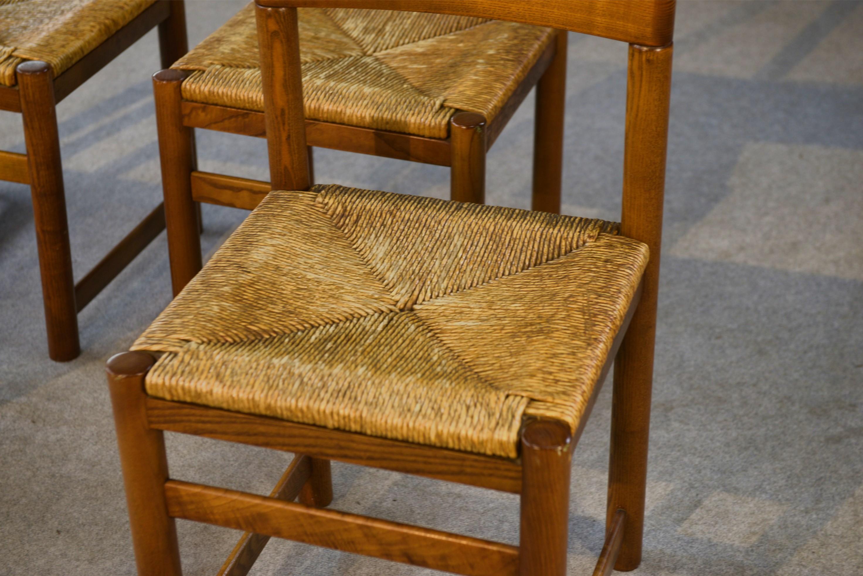 Milieu du XXe siècle Ensemble de 4 chaises en orme massif dans le goût Maison Regain 1960's en vente