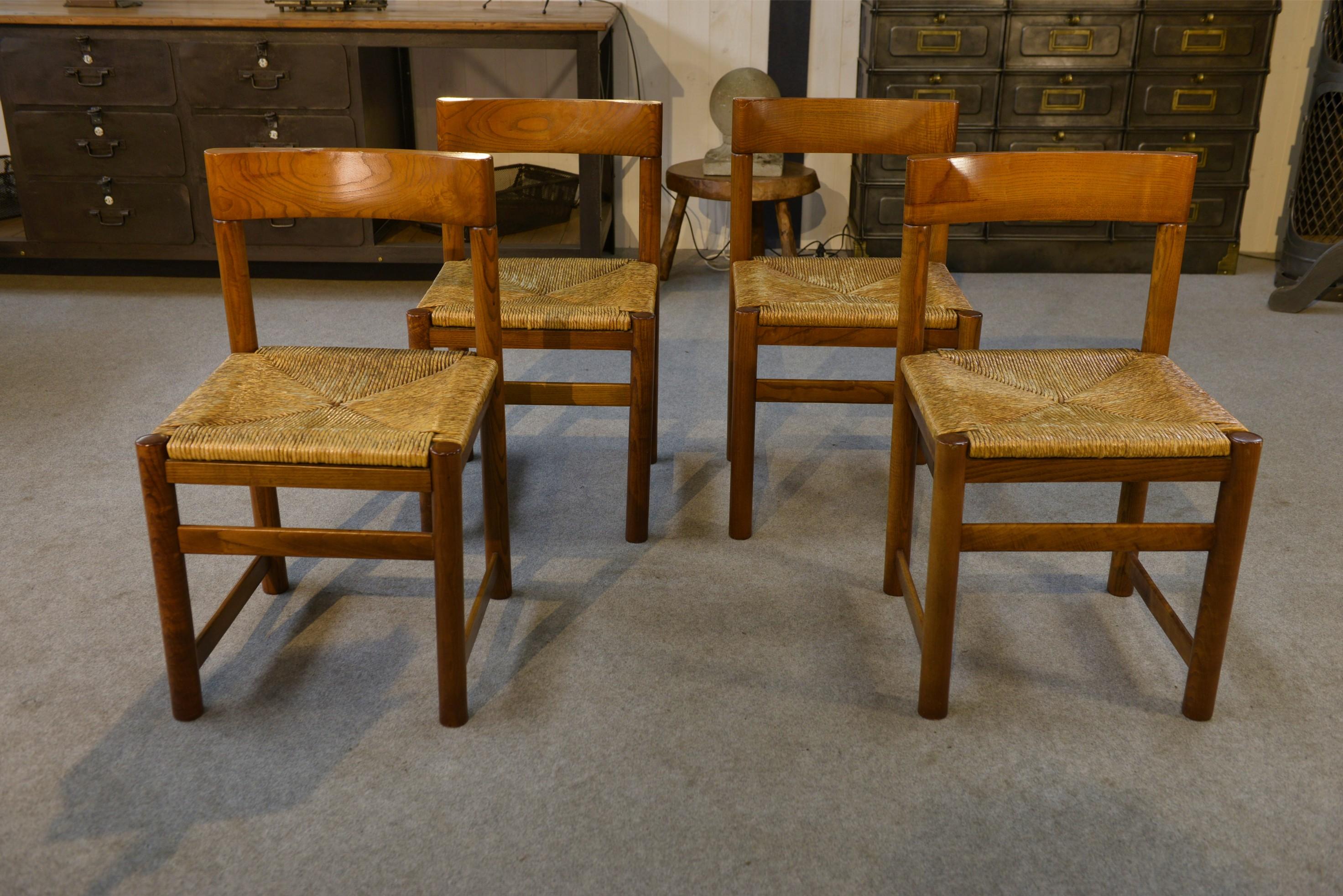 Orme Ensemble de 4 chaises en orme massif dans le goût Maison Regain 1960's en vente