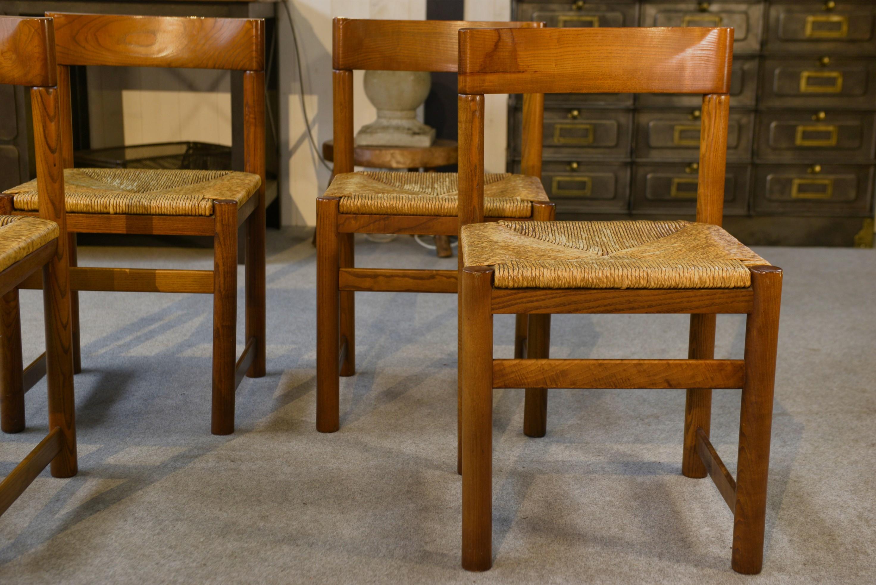 Ensemble de 4 chaises en orme massif dans le goût Maison Regain 1960's en vente 2