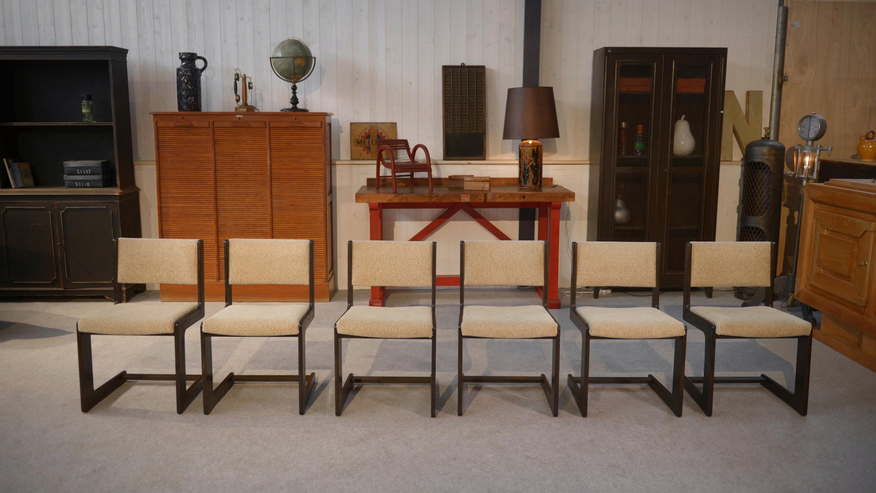 Ensemble von 6 Liegen CASALA aus Kunststoff, 1970er Jahre (Eichenholz) im Angebot