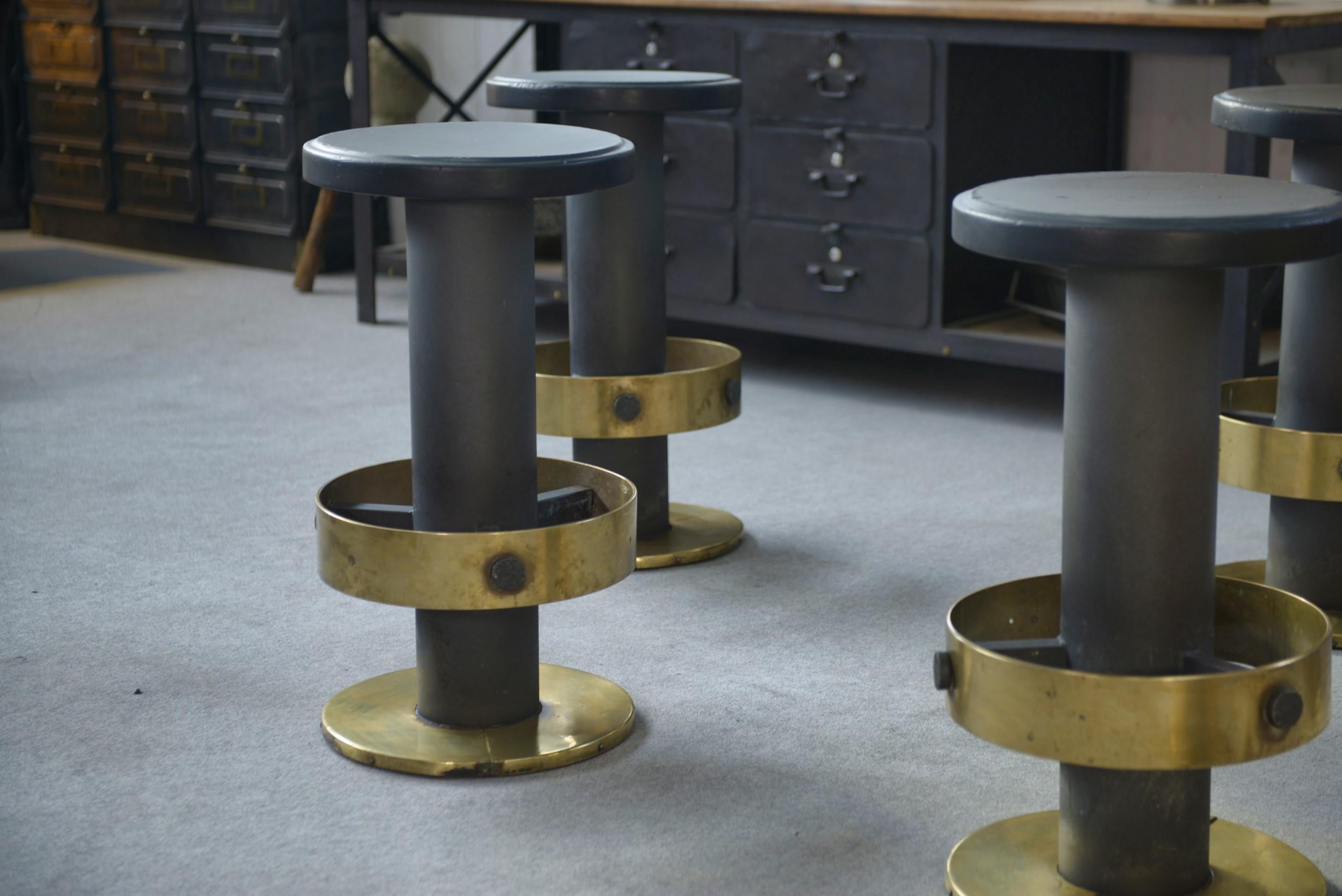 Ensemble de 6 tabourets en acier et laiton 1980's en vente 6