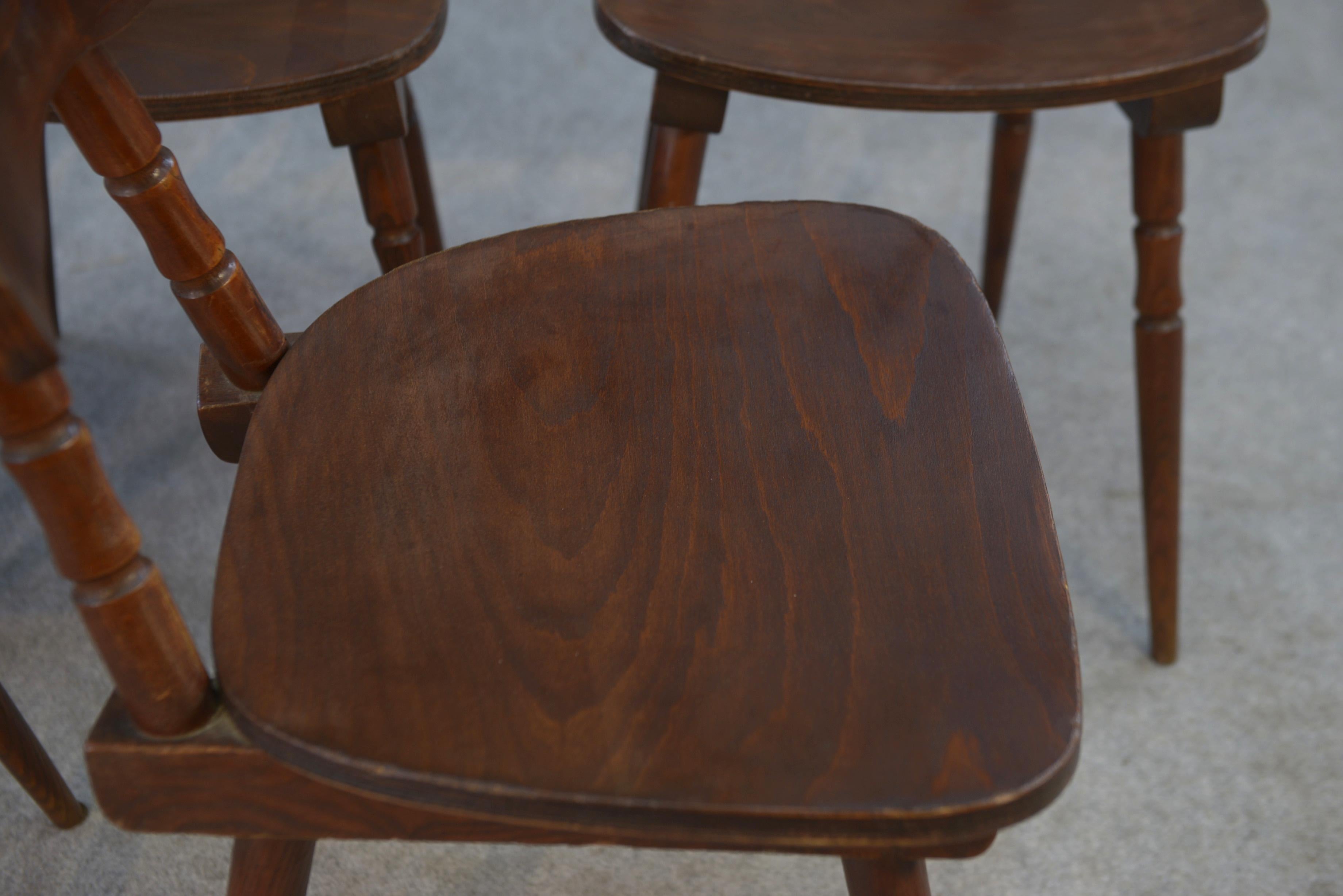 Ensemble de 7 chaises en chêne et contreplaqué de hêtre In Good Condition For Sale In TOURCOING, FR