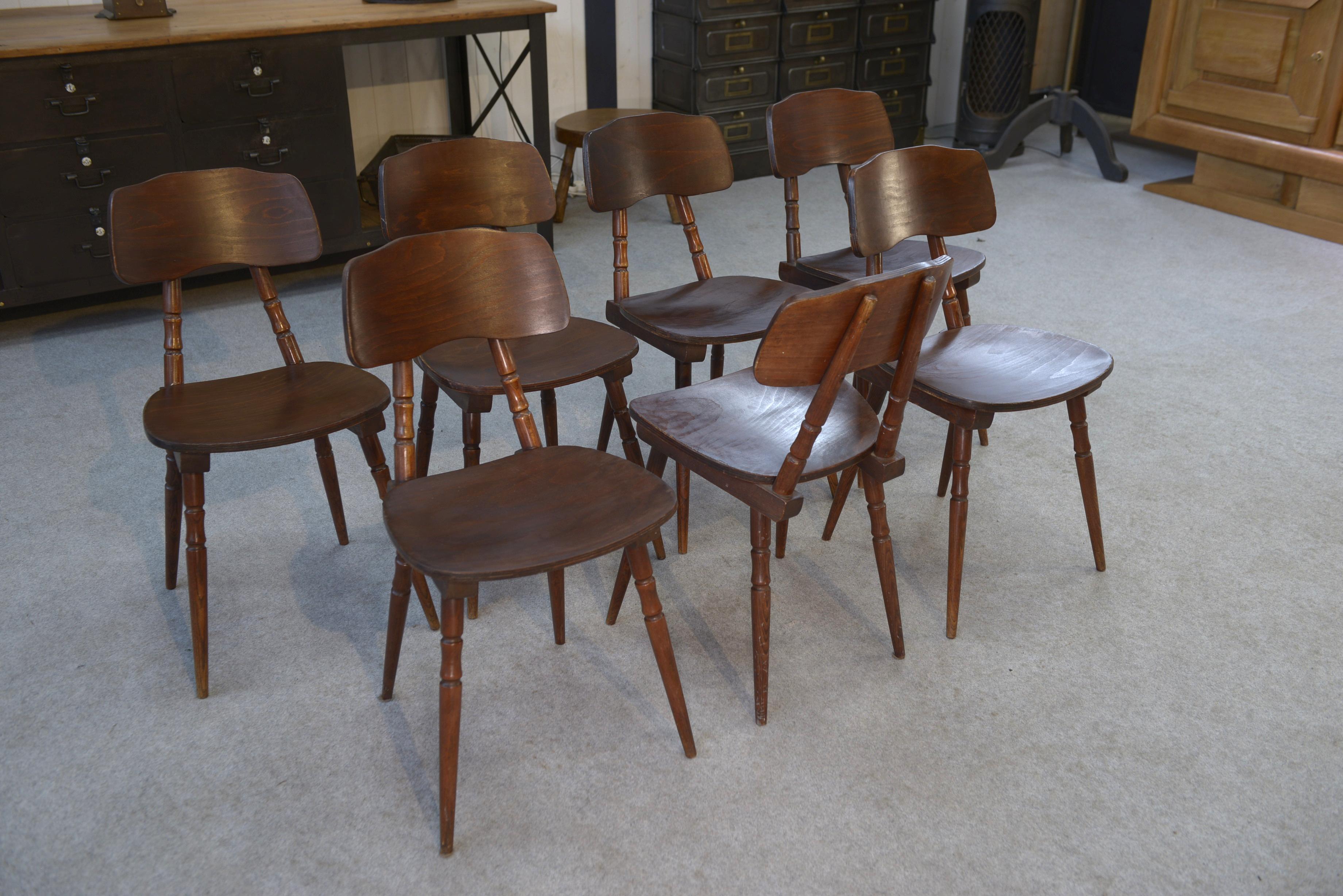 Ensemble de 7 chaises en chêne et contreplaqué de hêtre For Sale 1