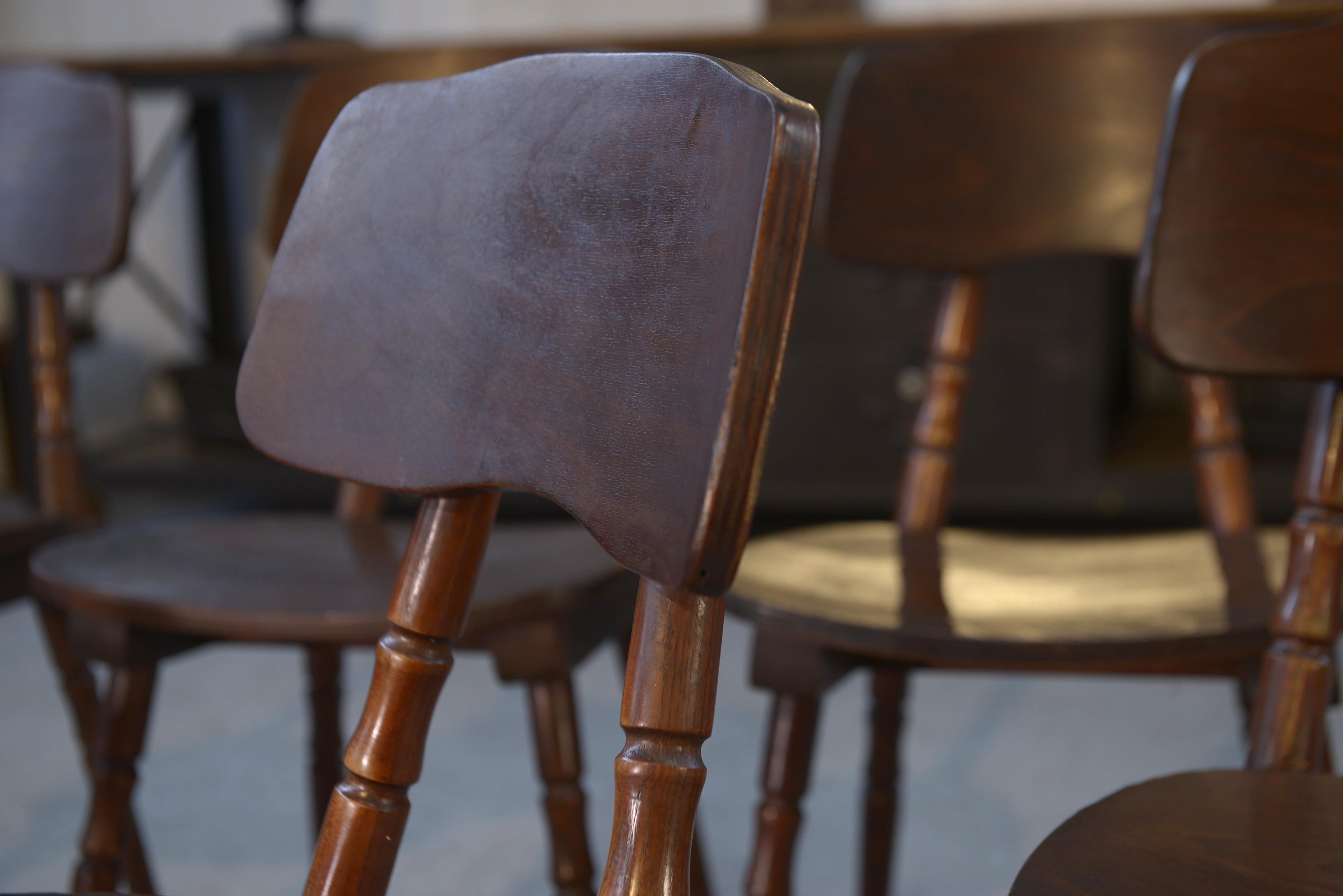 Ensemble de 7 chaises en chêne et contreplaqué de hêtre For Sale 2