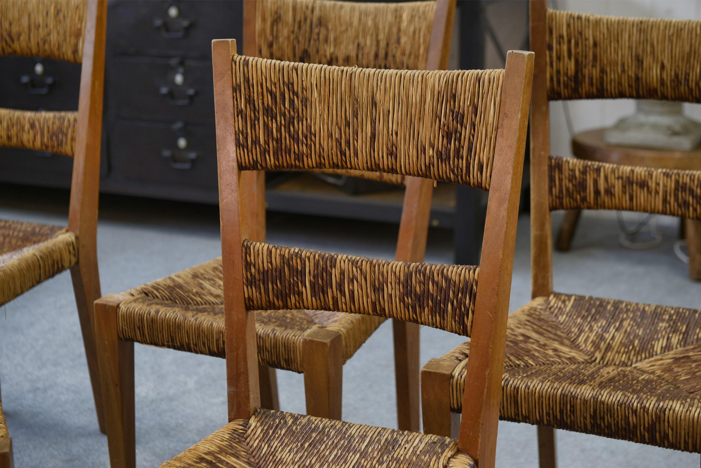 Ensemble di 8 chaises dans le goût de Geneviève Pons anni '50 in vendita 2