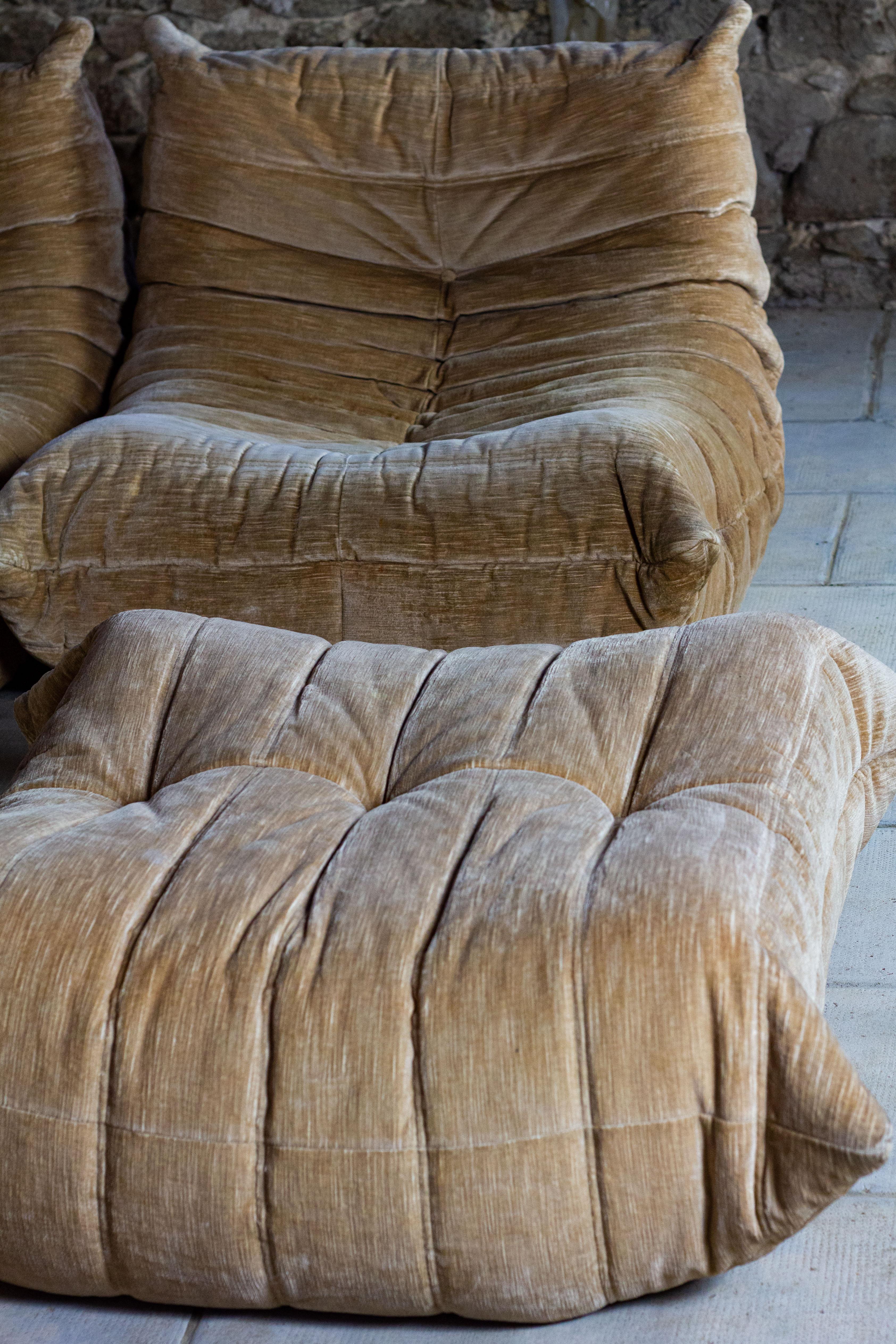Ensemble de canapés Togo velours beige de Michel Ducaroy, LIGNE ROSET en vente 7