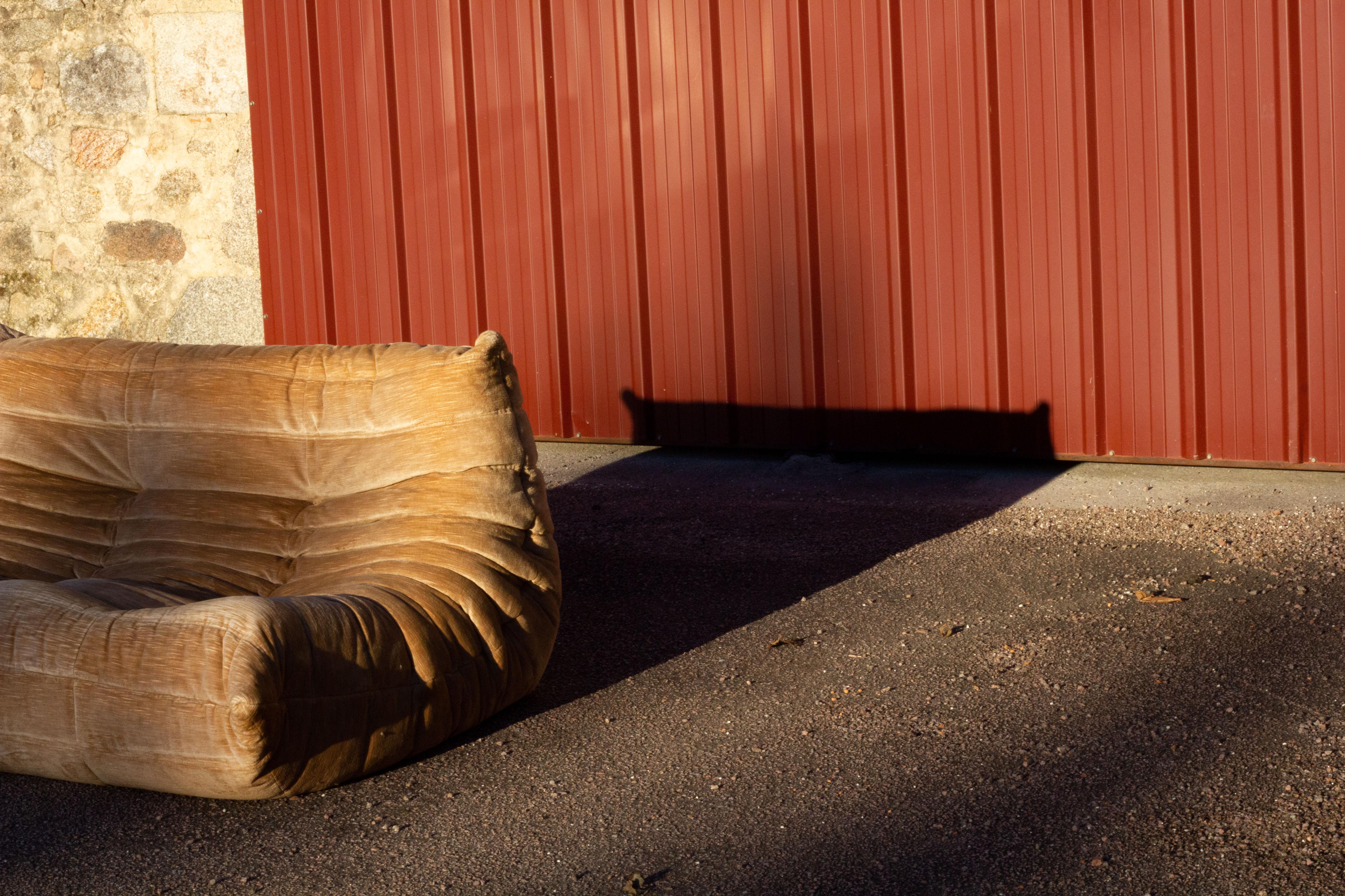 Ensemble de canapés Togo velours beige de Michel Ducaroy, LIGNE ROSET en vente 13
