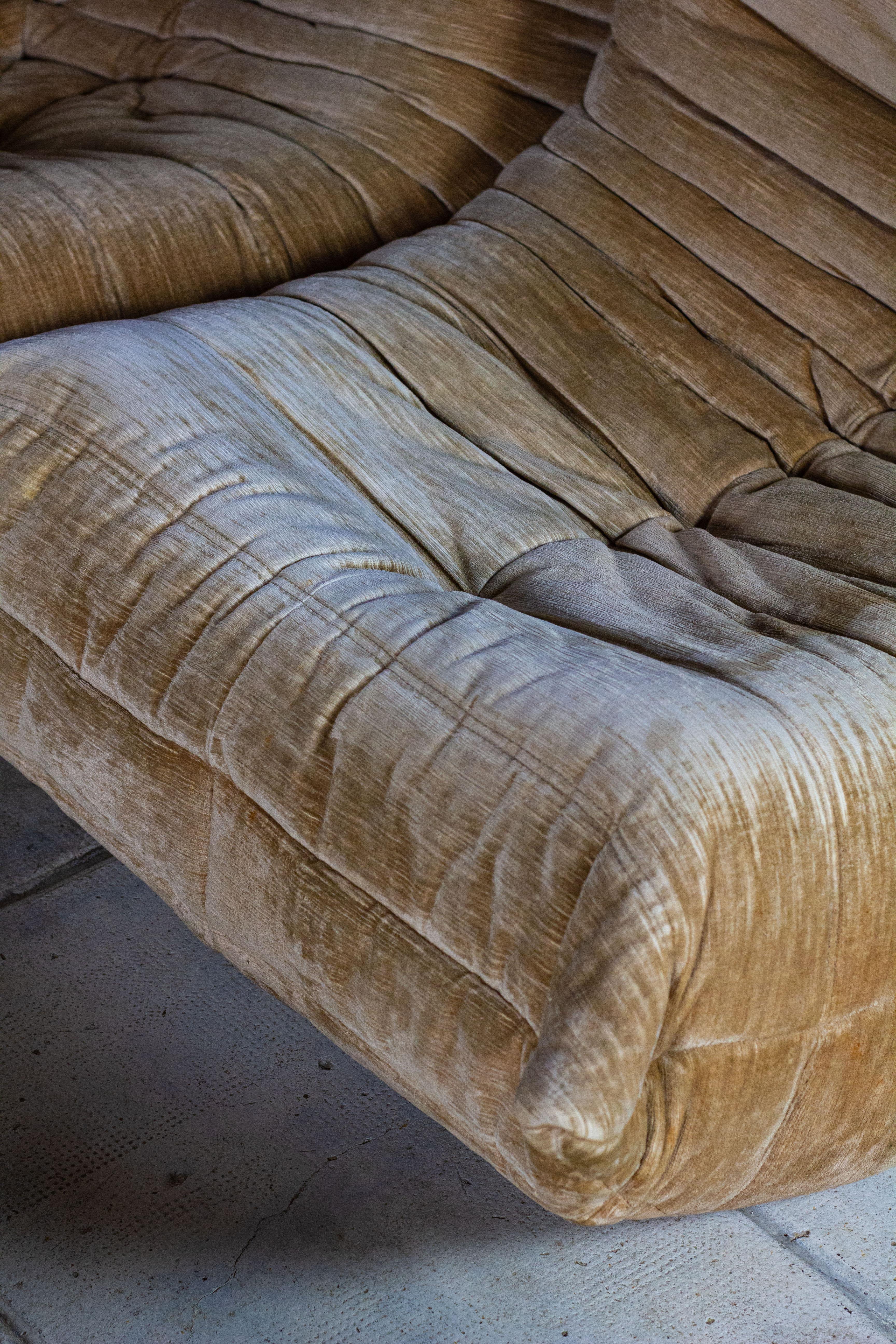 Ensemble de canapés Togo velours beige de Michel Ducaroy, LIGNE ROSET Bon état - En vente à Busserolles, FR