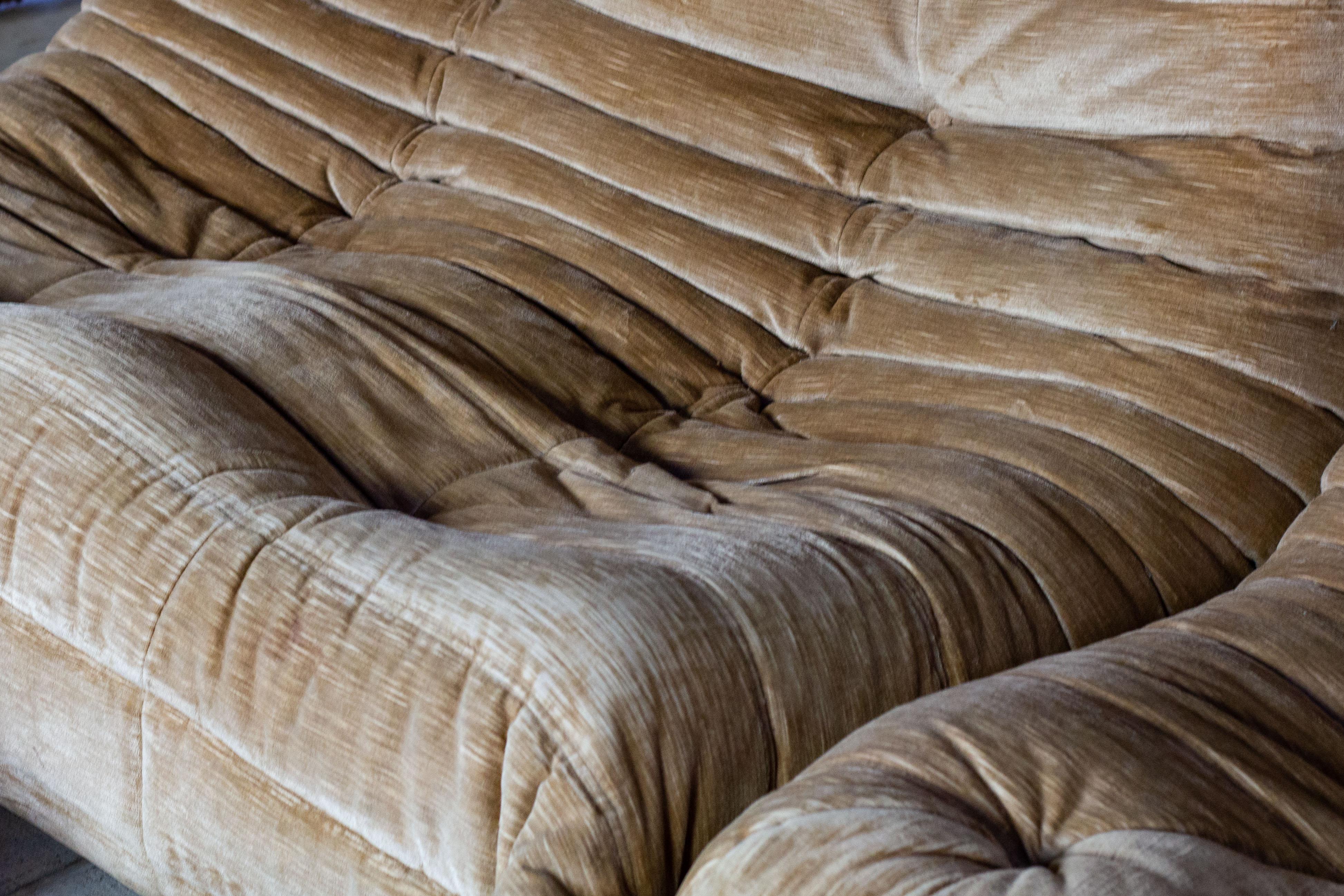 Velours Ensemble de canapés Togo velours beige de Michel Ducaroy, LIGNE ROSET en vente