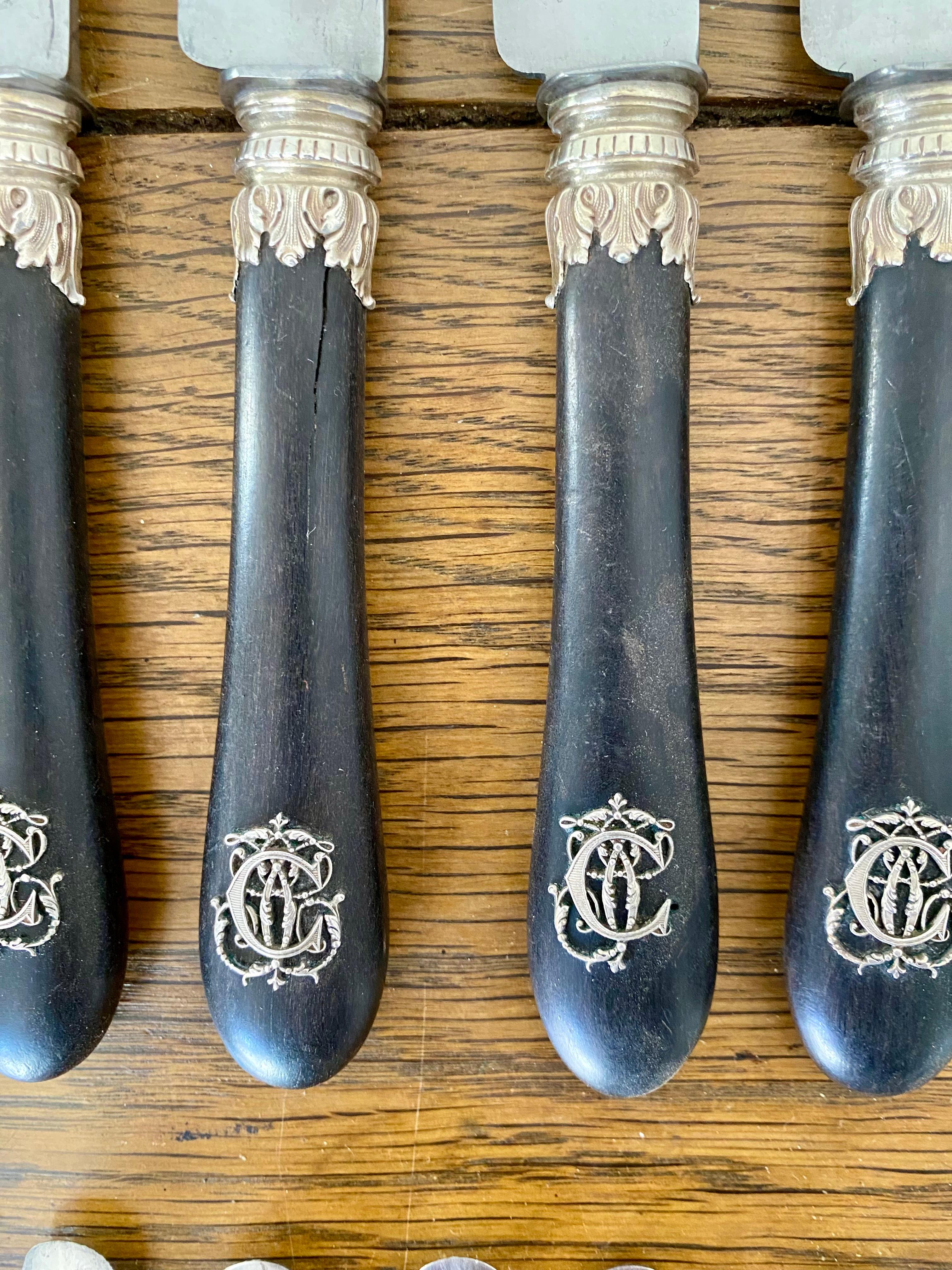 Ensemble de couteaux Napoléon III, argent et ébène en vente 7