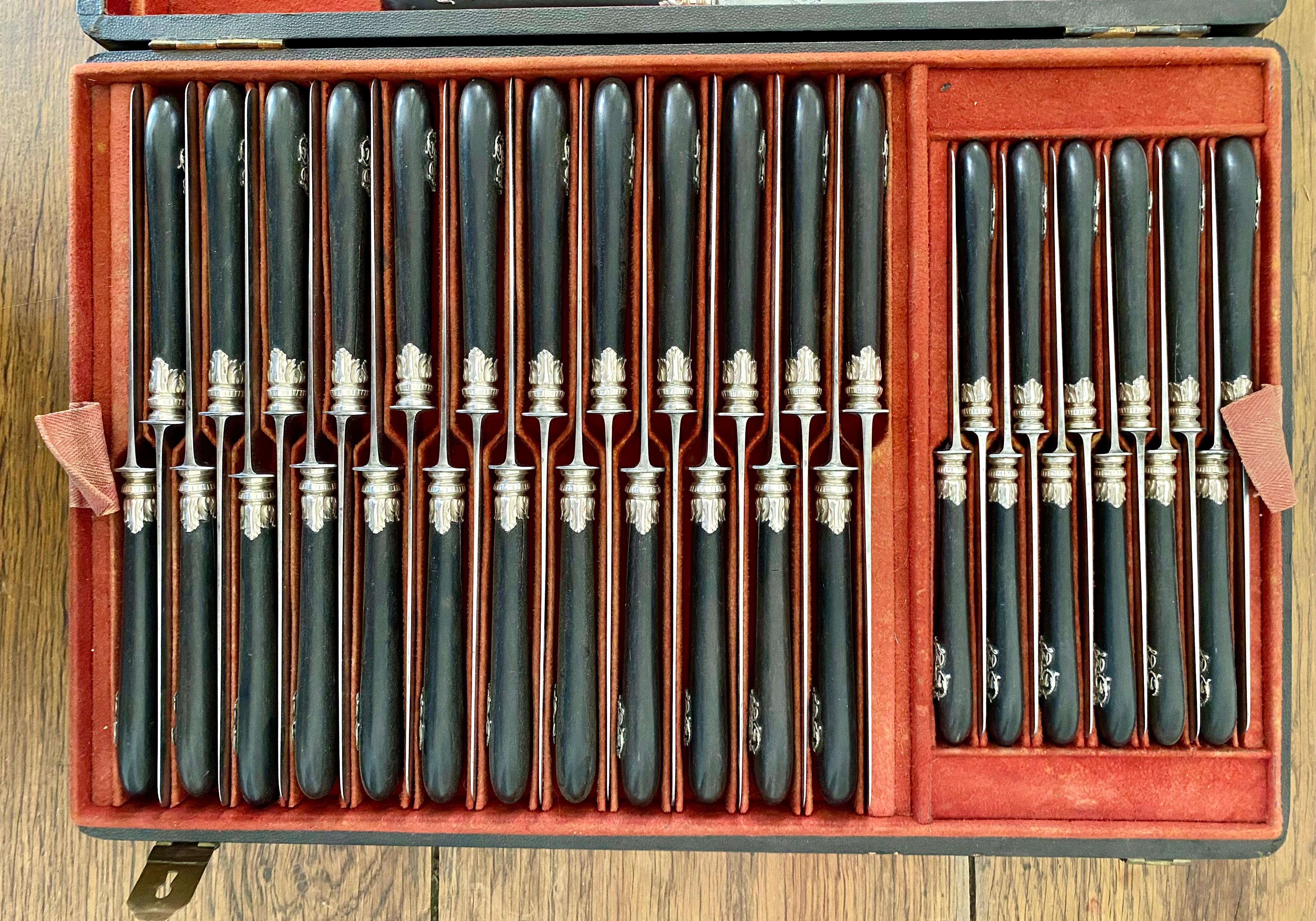 Ensemble de couteaux Napoléon III, argent et ébène en vente 10