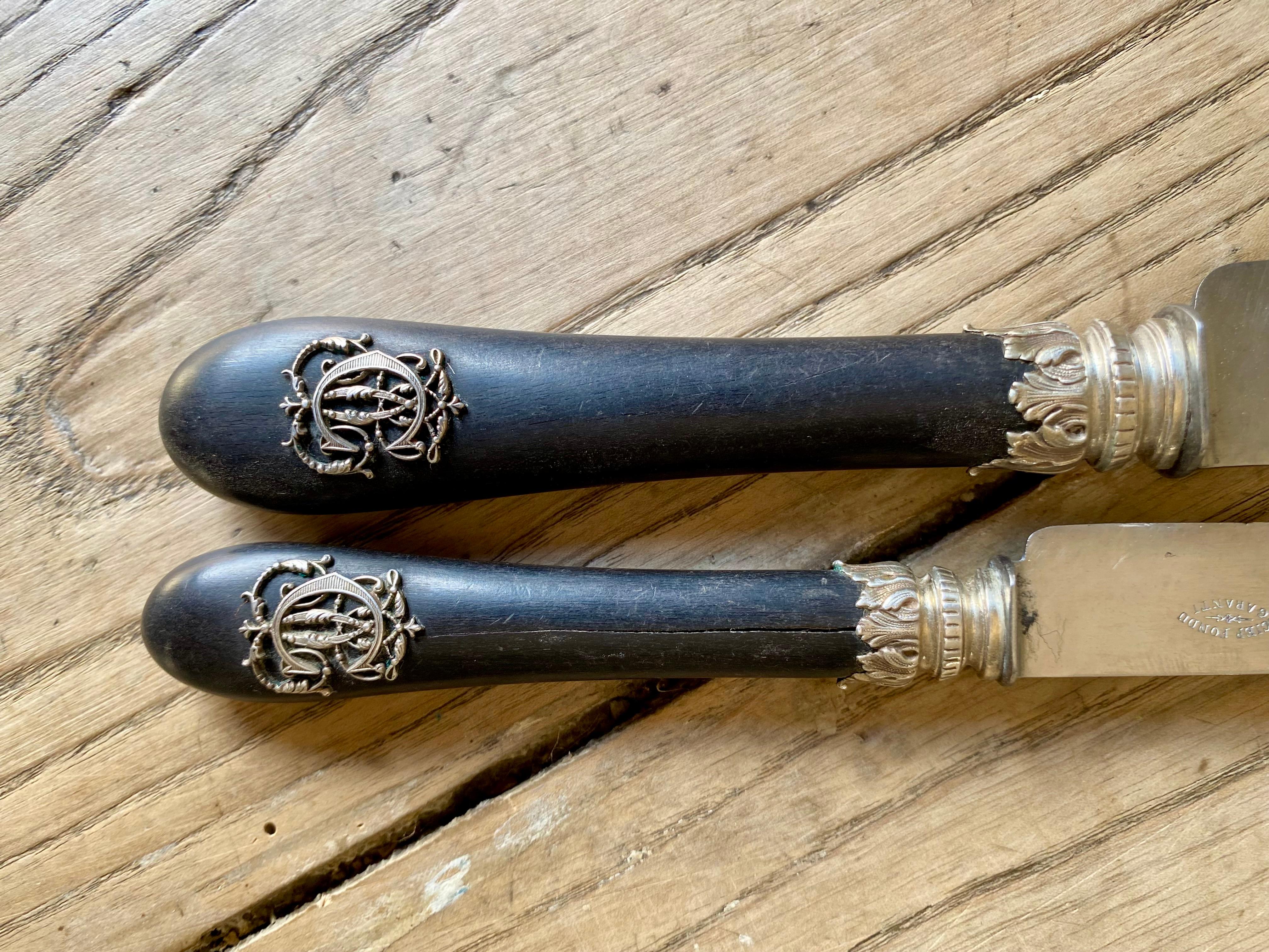 Milieu du XIXe siècle Ensemble de couteaux Napoléon III, argent et ébène en vente