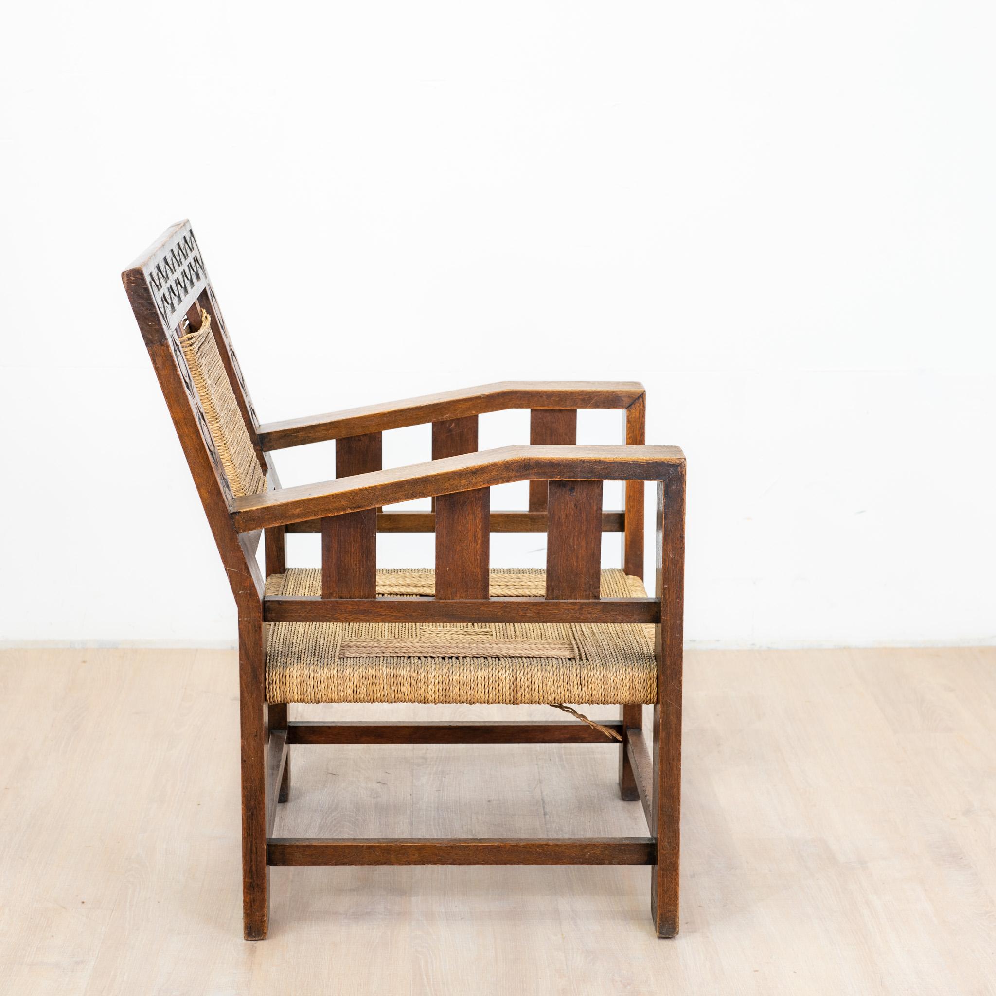 Ensemble di mobili neo-baschi scolpiti in pila e cuoio, anni '40 in vendita 8