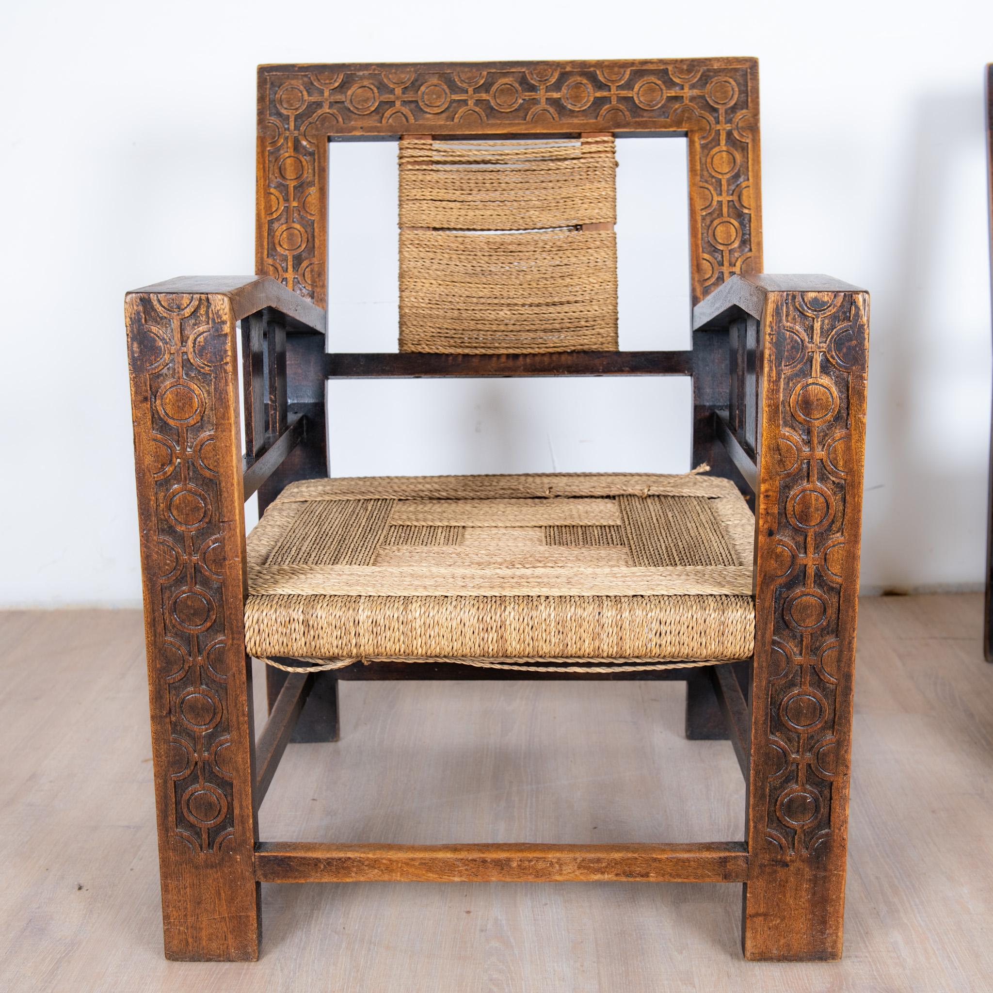 Ensemble di mobili neo-baschi scolpiti in pila e cuoio, anni '40 in vendita 15