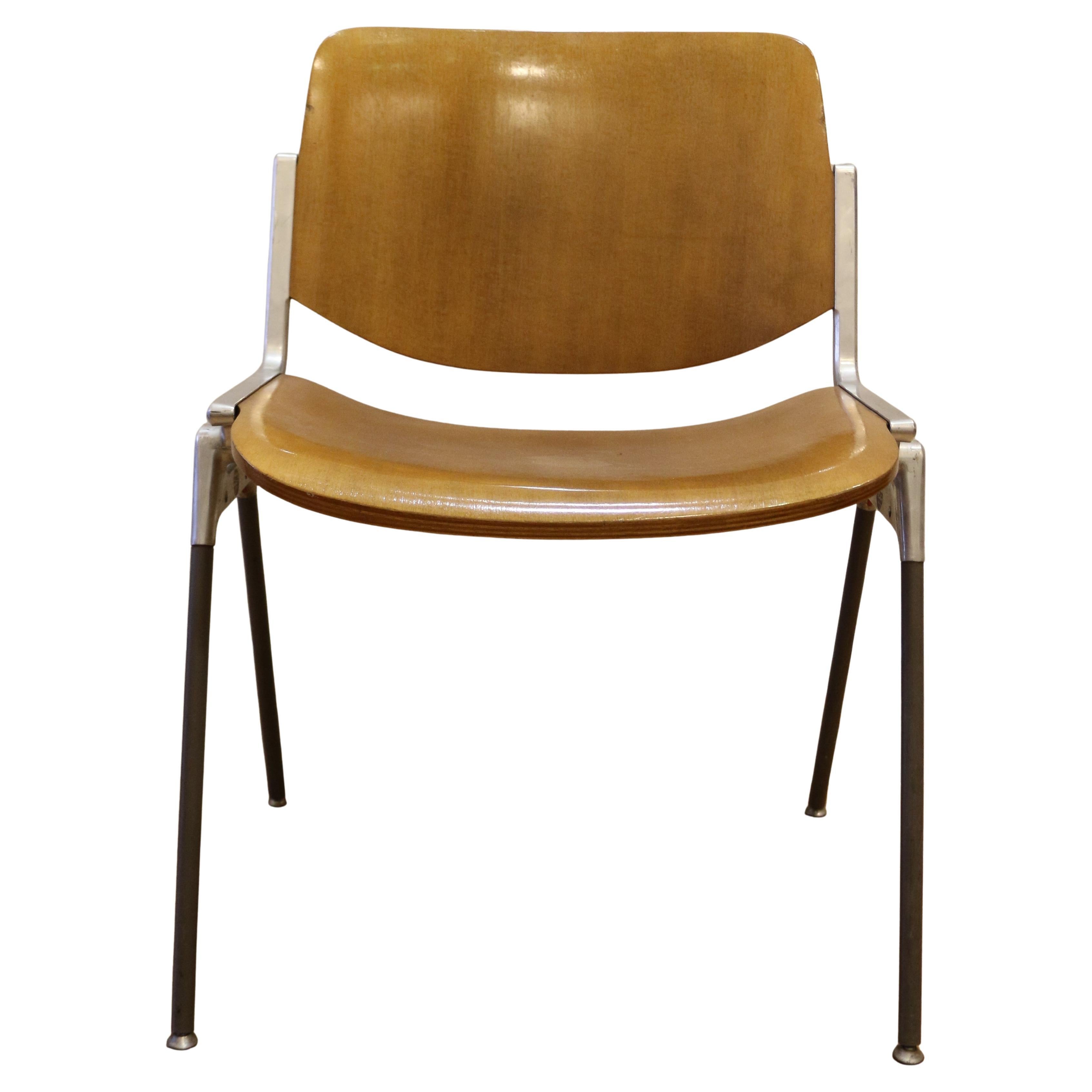 Ensemble de quatre chaises modernes par Giancarlo Piretti, Italie, 1970s For Sale