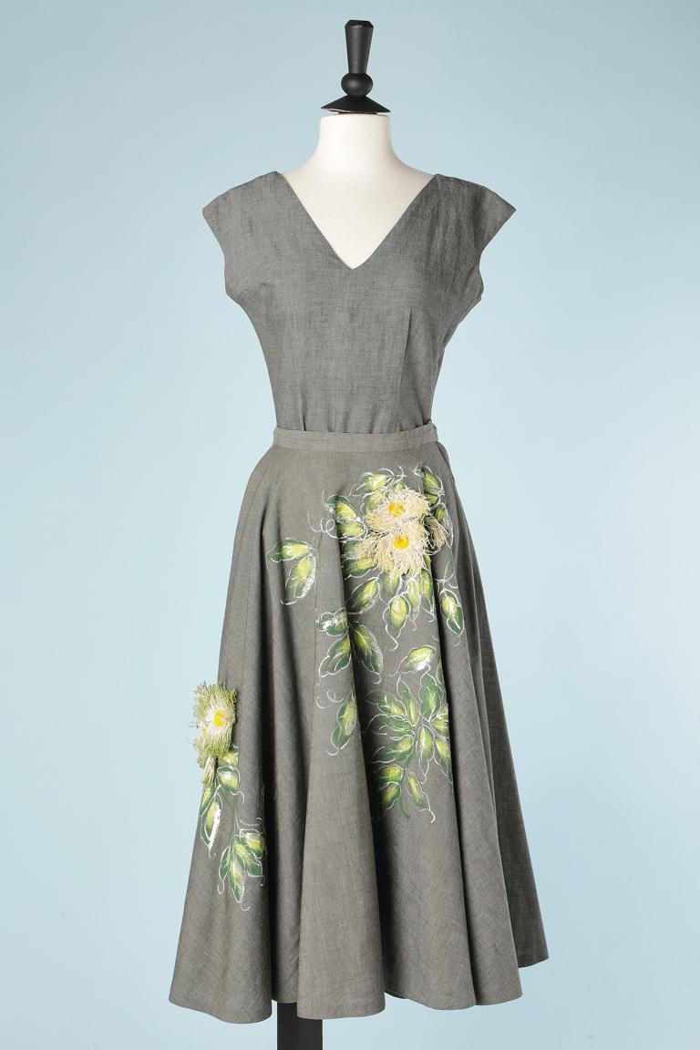 Ensemble in grey linen with Raphia flowers and hand painting leeve Nelly de Grab 1