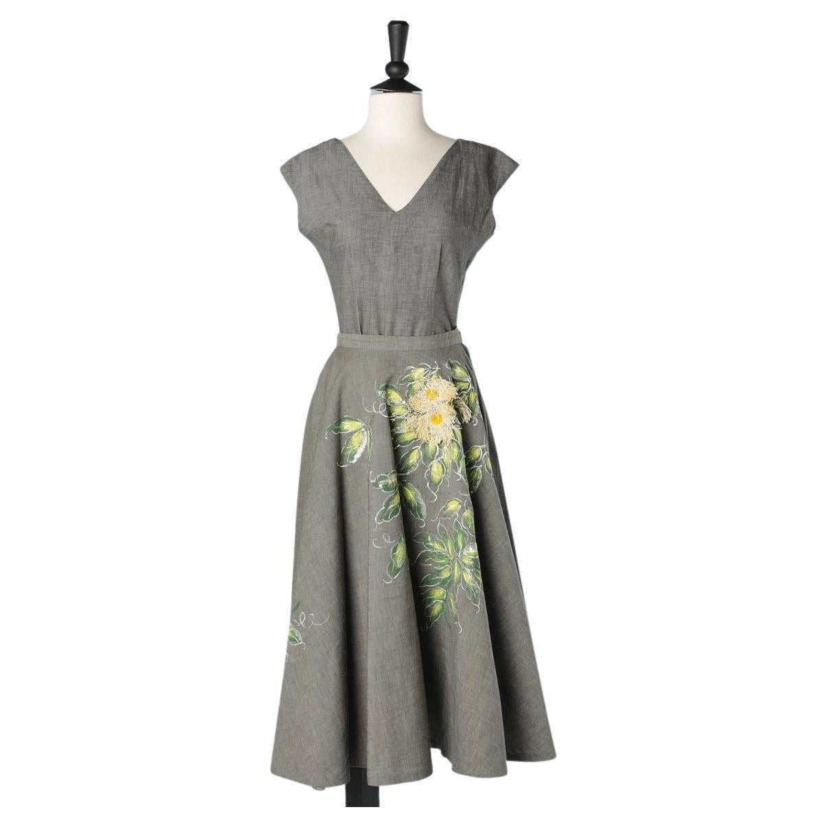 Ensemble in grey linen with Raphia flowers and hand painting leeve Nelly de Grab