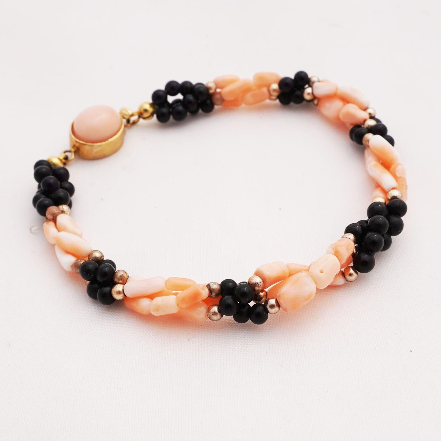 Ensemble of Bracelet and Necklace Coral and Onyx In Good Condition For Sale In Berlin, DE