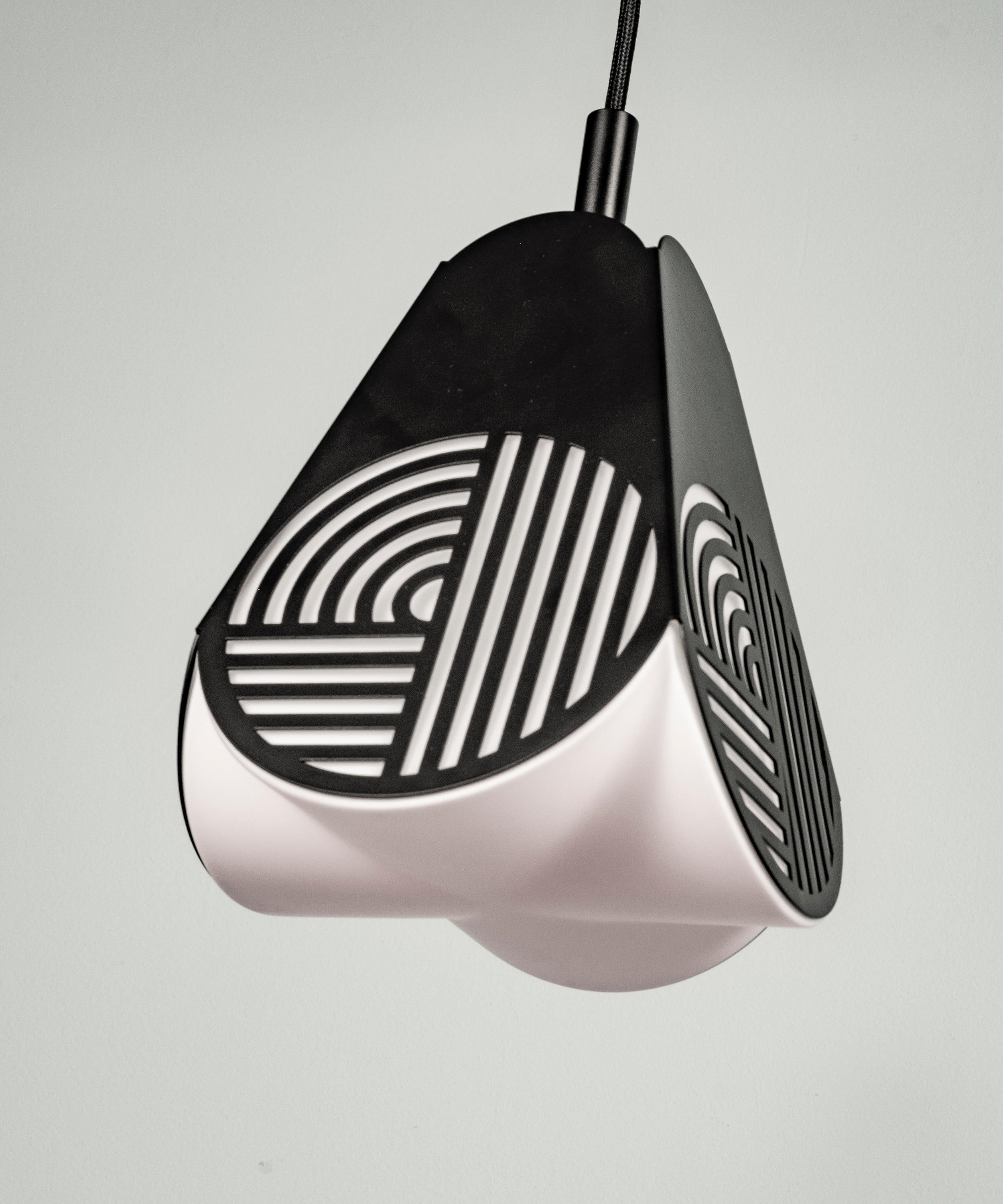Ensemble de lampes à suspension noires par Bower Studio Neuf - En vente à Geneve, CH