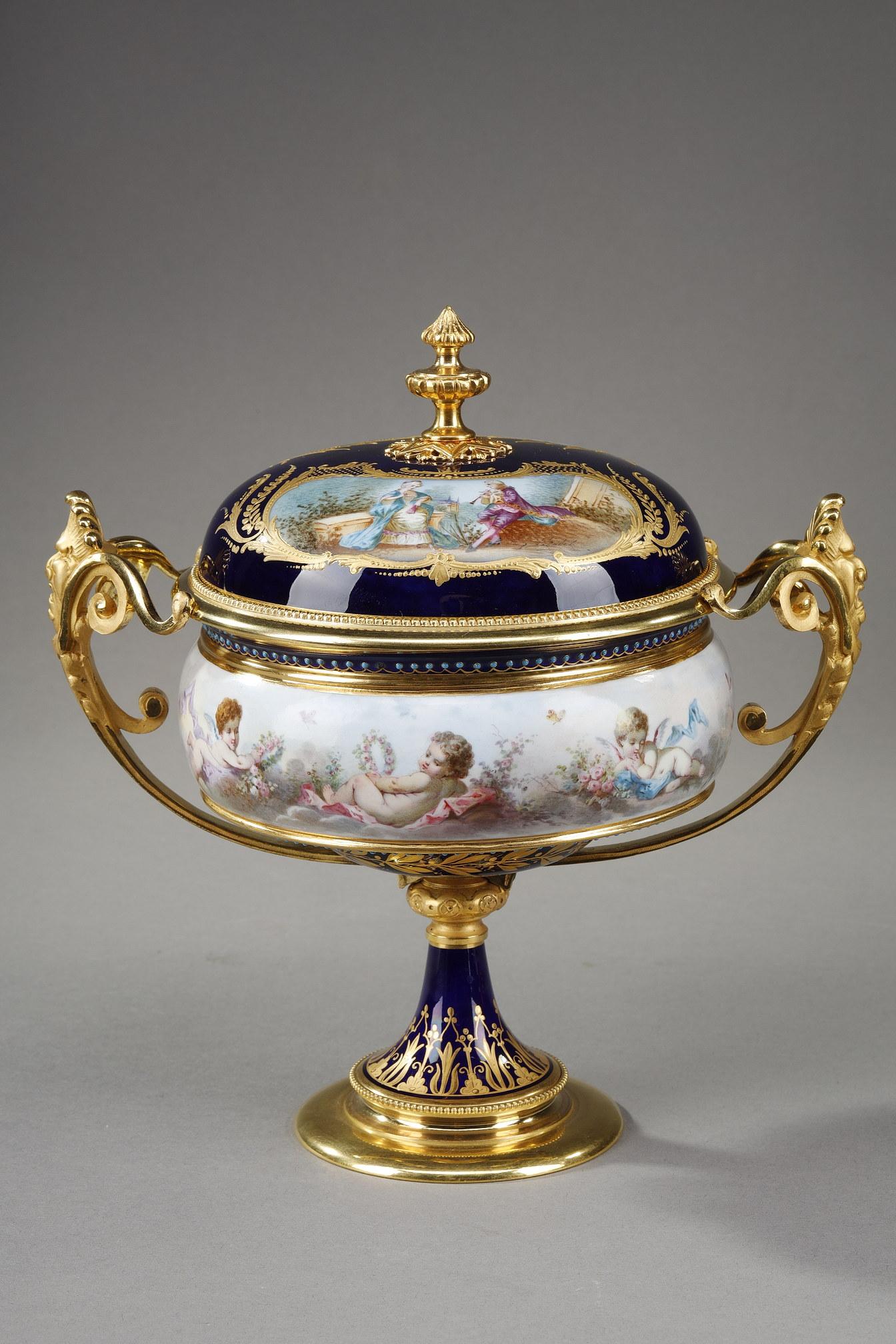 Ensemble of Sèvres Porcelain Decorated with Putti For Sale 4